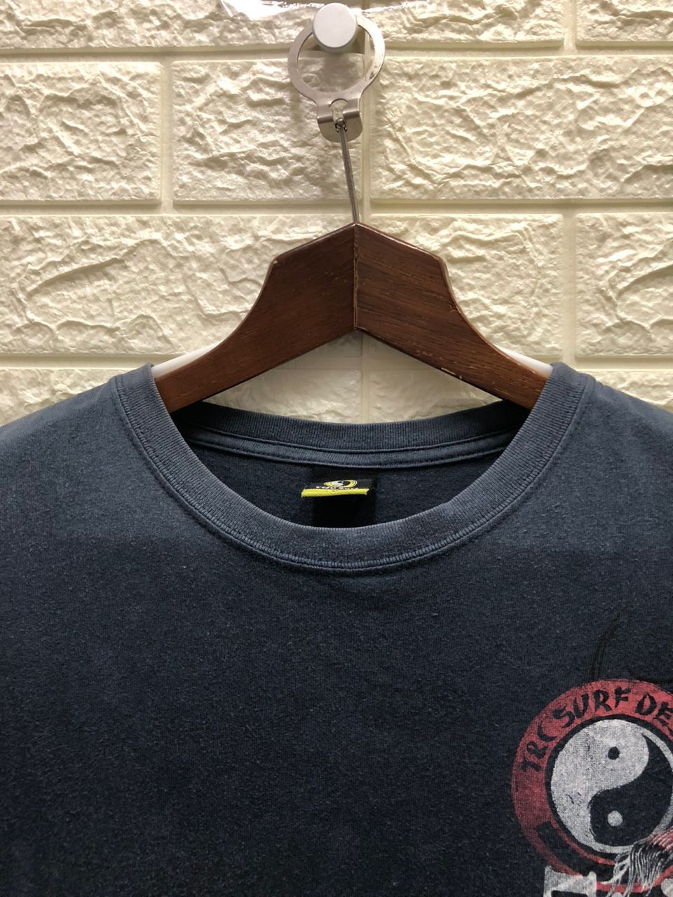 Vintage Vintage T&C Surf Design t shirt gold fish sukajan Size US M / EU 48-50 / 2 - 5 Thumbnail
