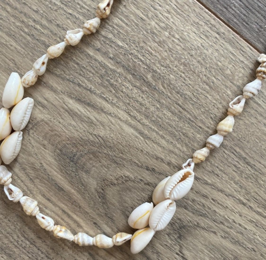 Vintage VINTAGE LONG NATURAL COWRIE SEASHELL NECKLACE Size ONE SIZE - 8 Thumbnail