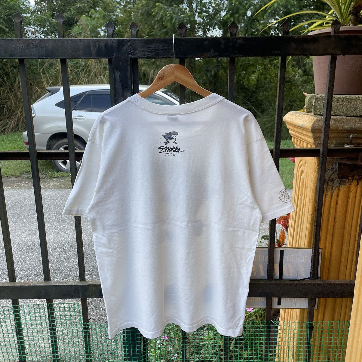 Vintage 🔥Vintage 90s Crazy Shirts Guam Big Sharks Image Surfing Tee Size US L / EU 52-54 / 3 - 2 Thumbnail