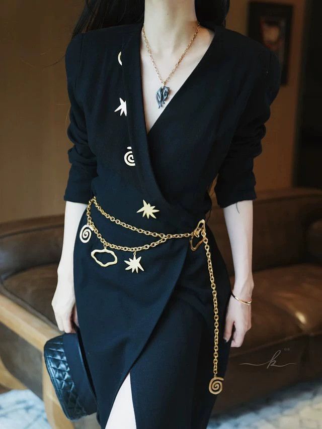 Vintage 80s Vintage Wool Suit Dress w/ Metal Accents, Belt, Pads Size S / US 4 / IT 40 - 9 Thumbnail