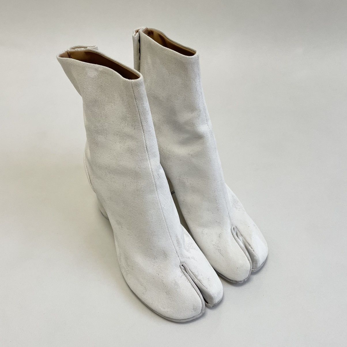 Maison Margiela White Painted Canvas Tabi Boots Size US 10 / IT 40 - 17 Thumbnail