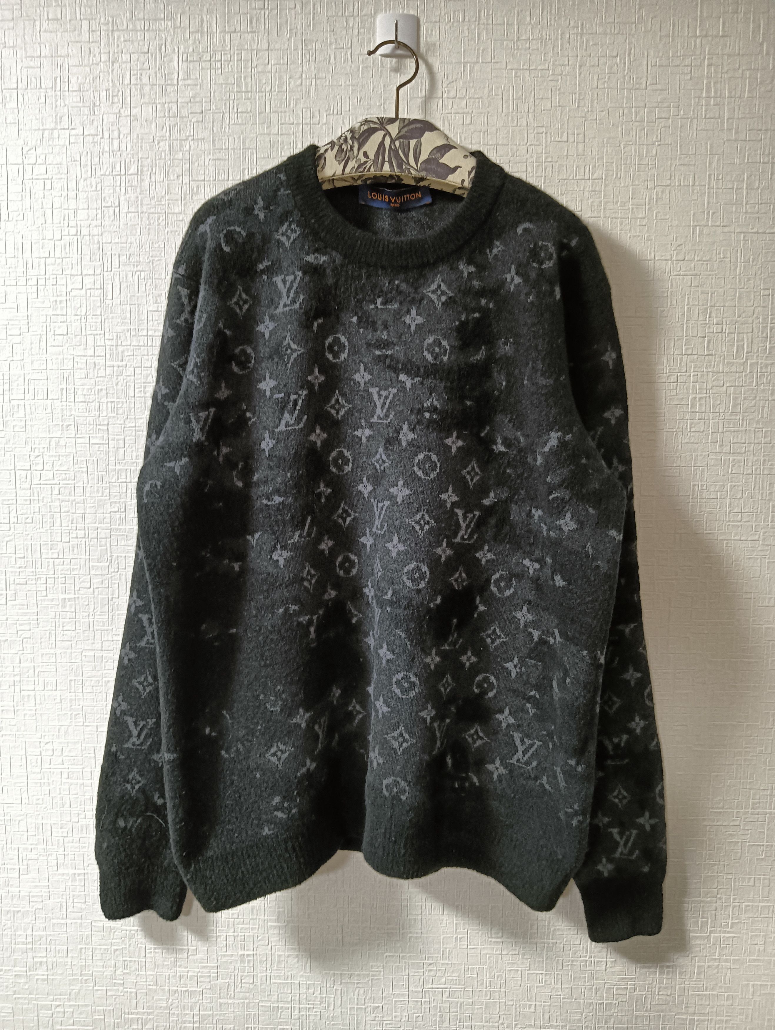 Louis Vuitton Distressed Flock Monogram Logo Sweater Size US XL / EU 56 / 4 - 1 Thumbnail