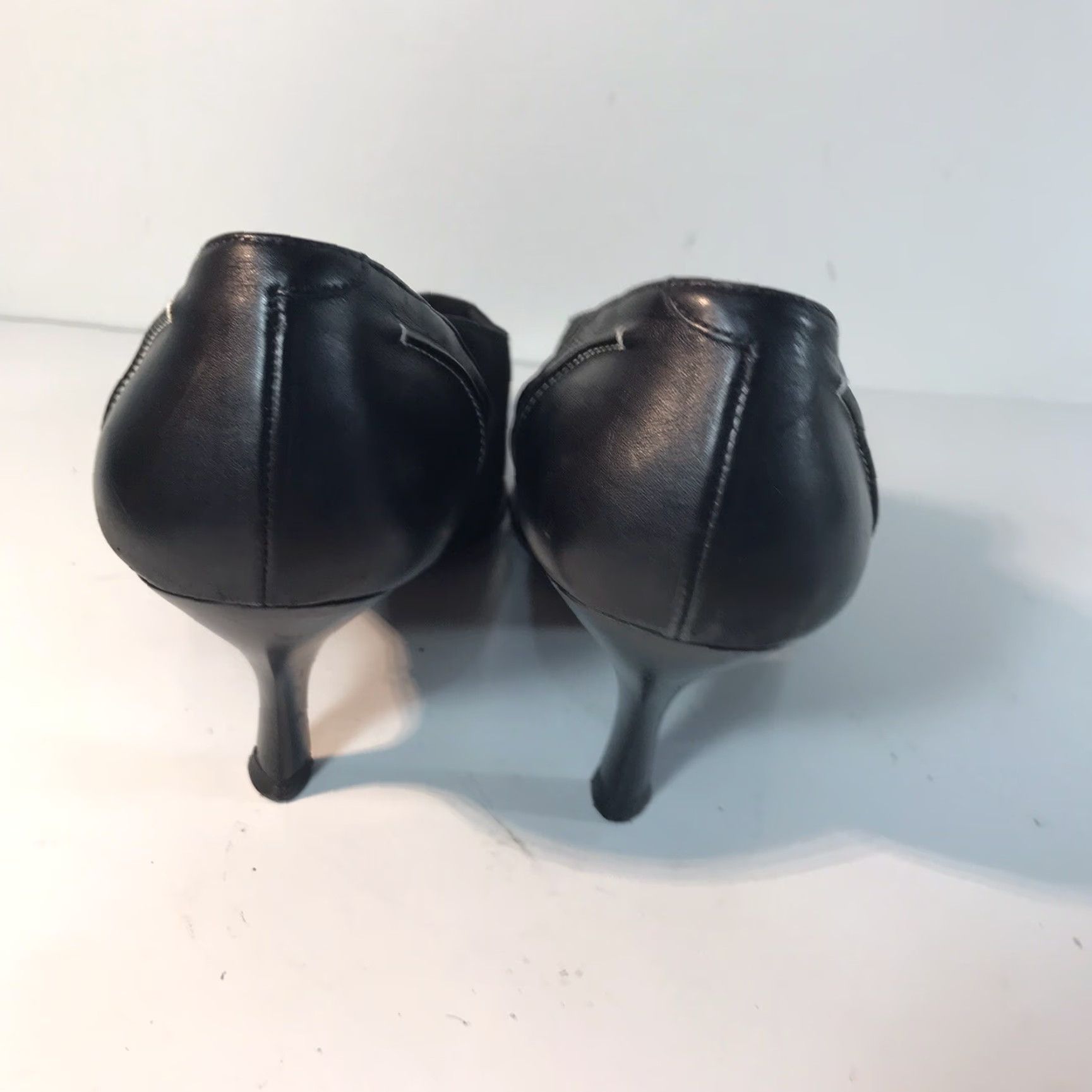 Donald Pliner Donald J Pliner Black Kitten Heels Womens Size 8M 2.5in Pointed Toe Pump Size US 8 / IT 38 - 3 Thumbnail