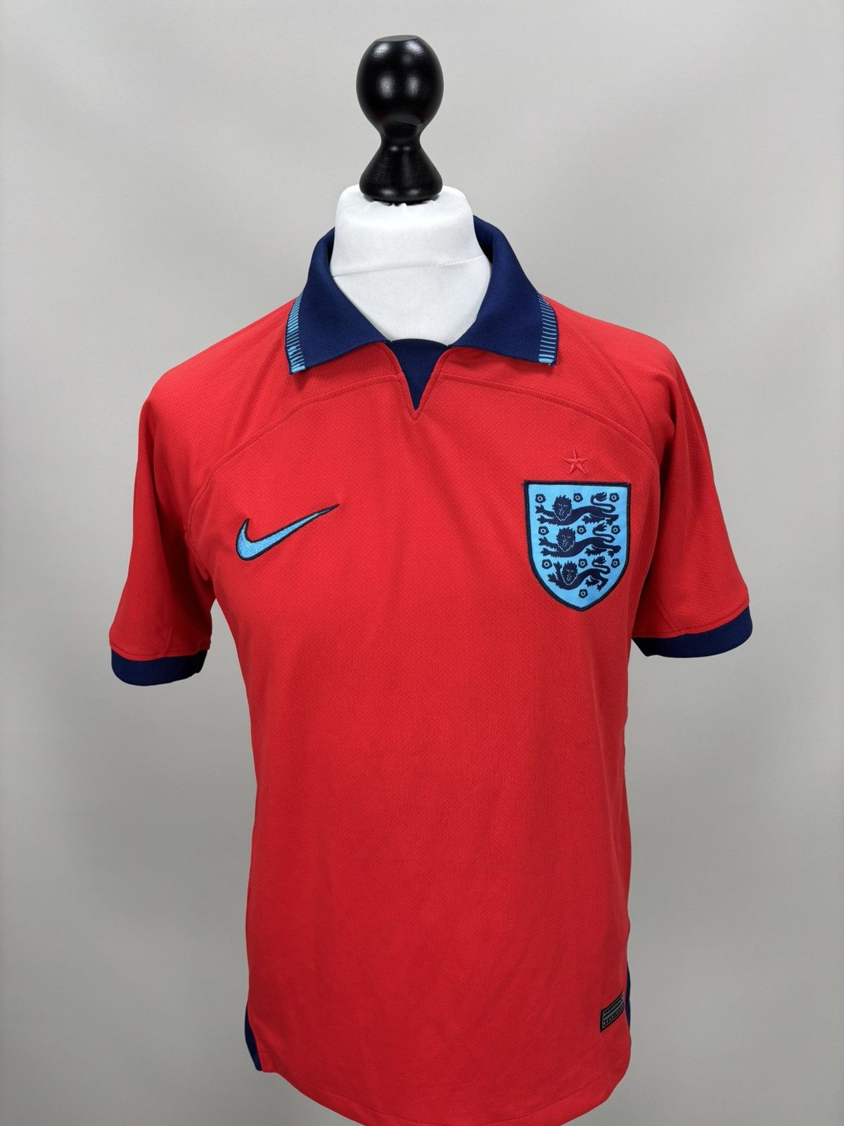 Nike Mens t shirt Nike England Size S Color Red Size US S / EU 44-46 / 1 - 2 Thumbnail