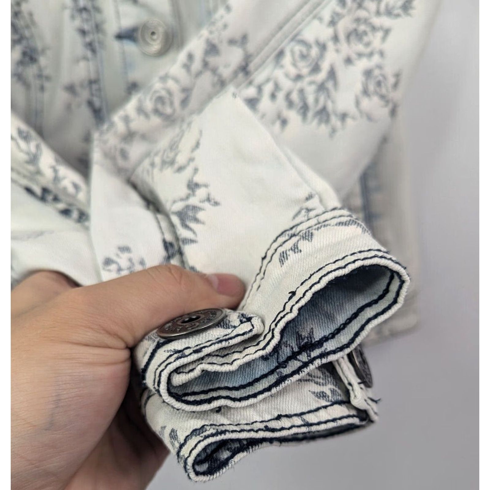 Guess G By Guess Jeans Women's Denim Jean Jacket Small Floral Tie Dye Blue White Jacket Womens Size 28" / US 6 / IT 42 - 2 Thumbnail