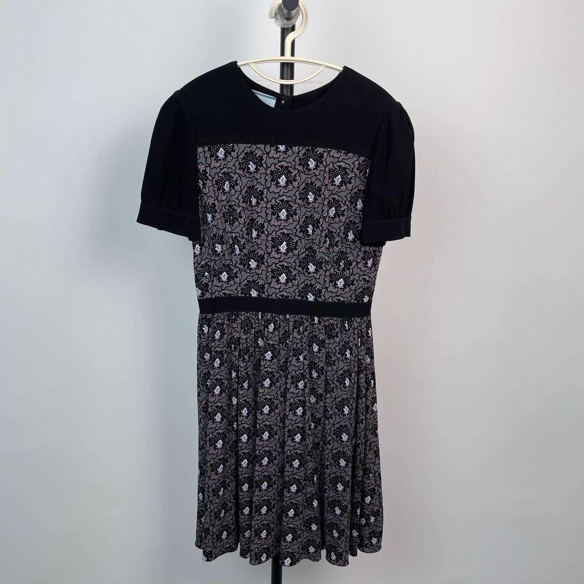 Prada Prada Black Colorblock Crew Neck Short-Sleeve Dress 38 Size XS / US 0-2 / IT 36-38 - 1 Thumbnail