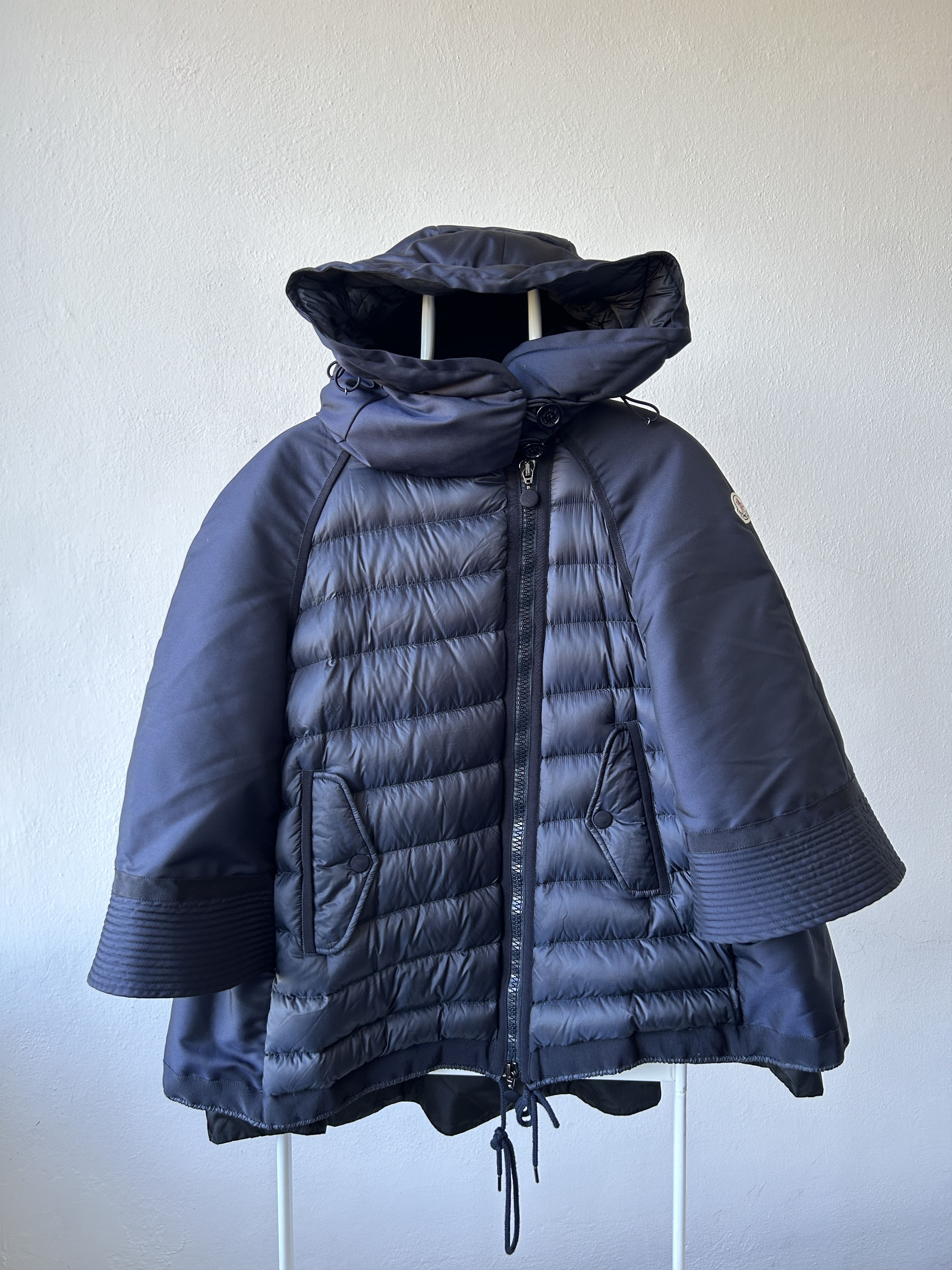 Moncler AW2017 moncler Sophie giubbotto puffer hooded poncho Size L / US 10 / IT 46 - 1 Thumbnail