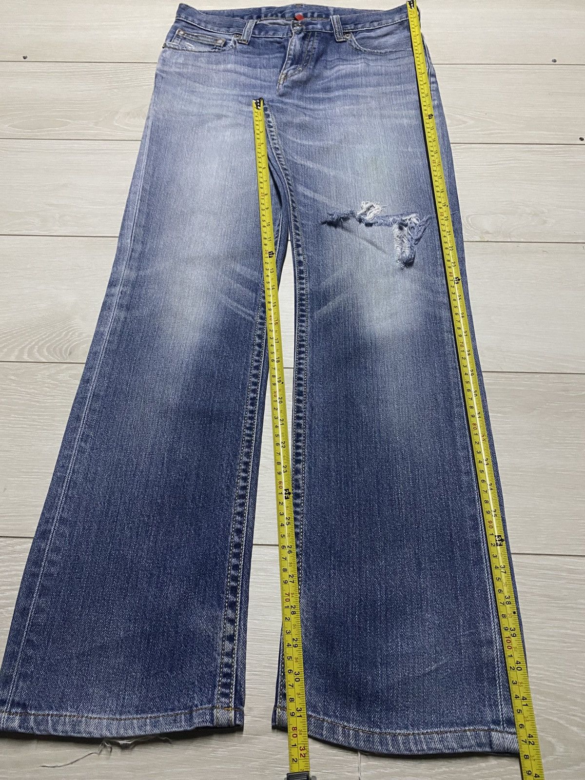 Uniqlo Uniqlo UJ Faded Wash Distressed Loose Jeans Size US 32 / EU 48 - 13 Thumbnail