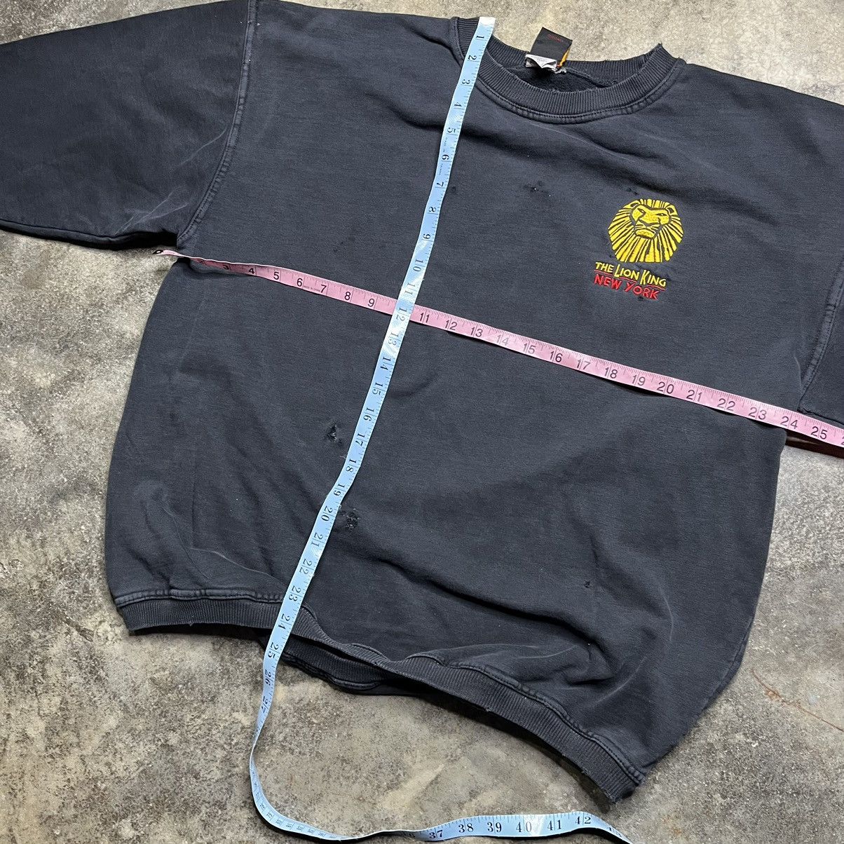 Vintage vintage thrashed lion king new york broadway swsstshirt Size US XL / EU 56 / 4 - 6 Thumbnail