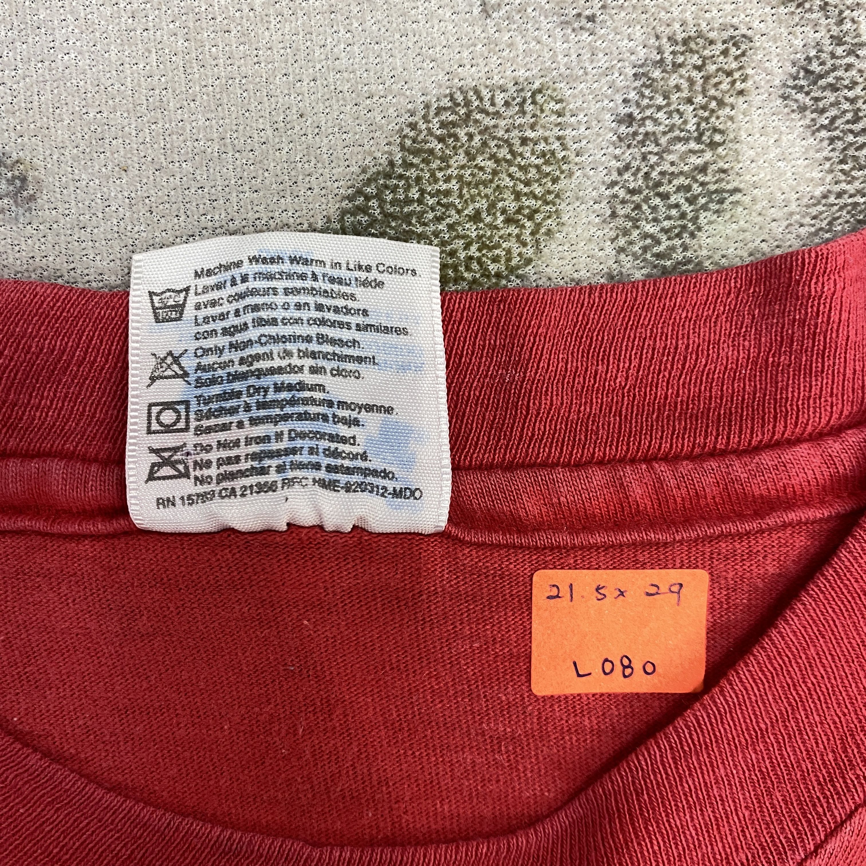 Vintage Shark Wear Large t-shirt - L080