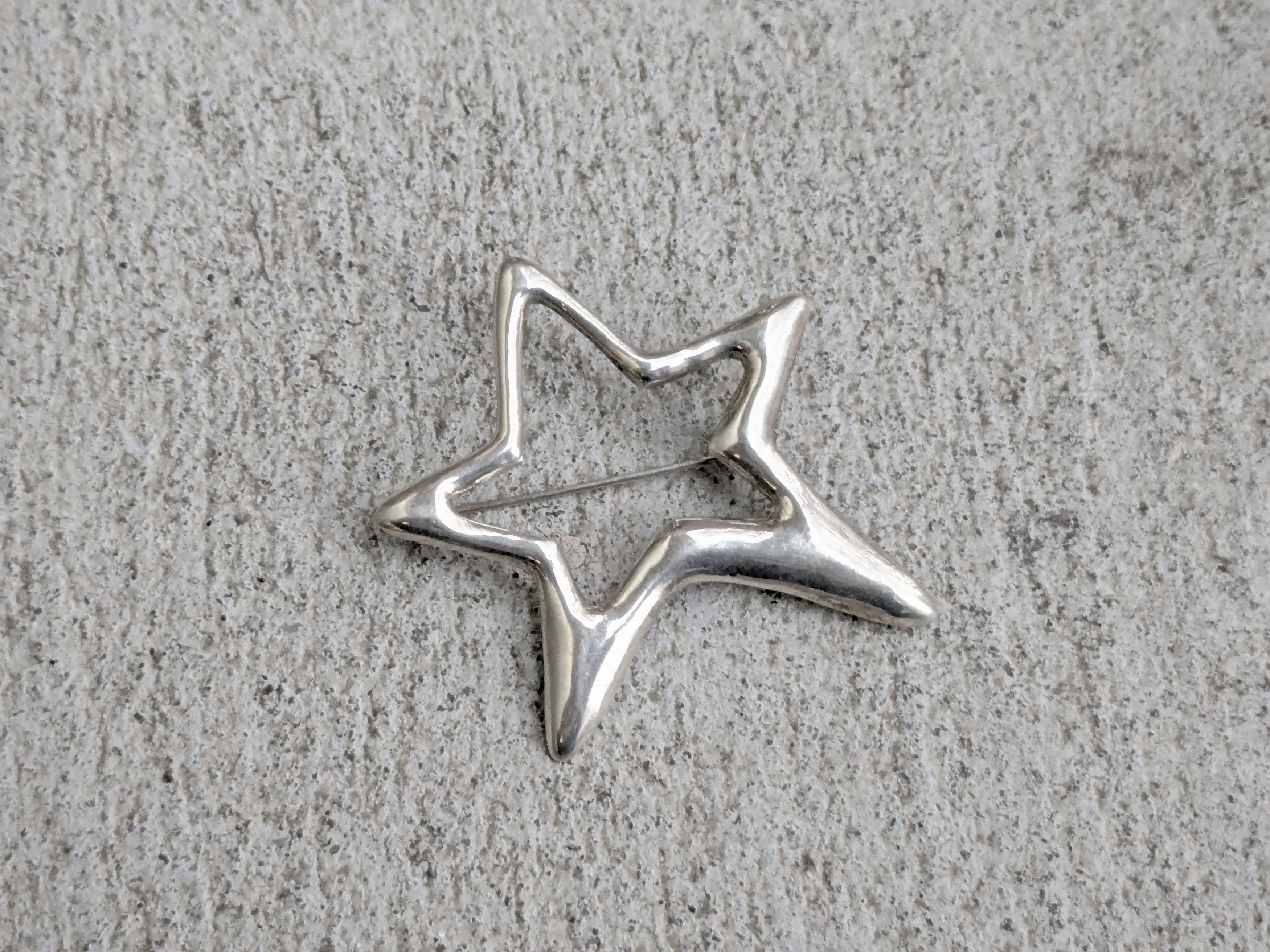 Vintage Vintage Sterling Silver Brooch Pin Star Hollow Puffy Size ONE SIZE - 1 Thumbnail
