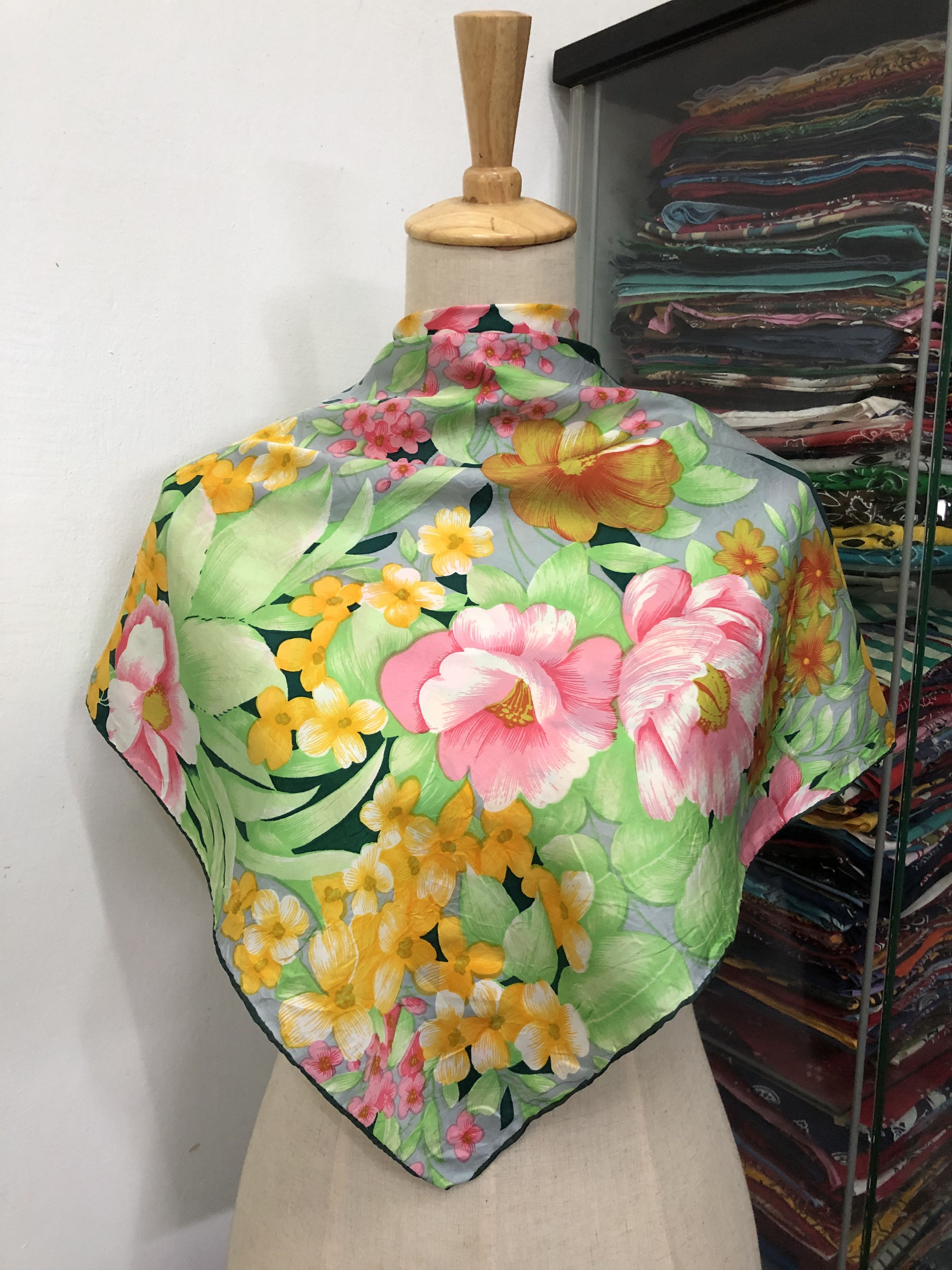 Vintage Vintage Silk Scarf Size ONE SIZE - 1 Thumbnail