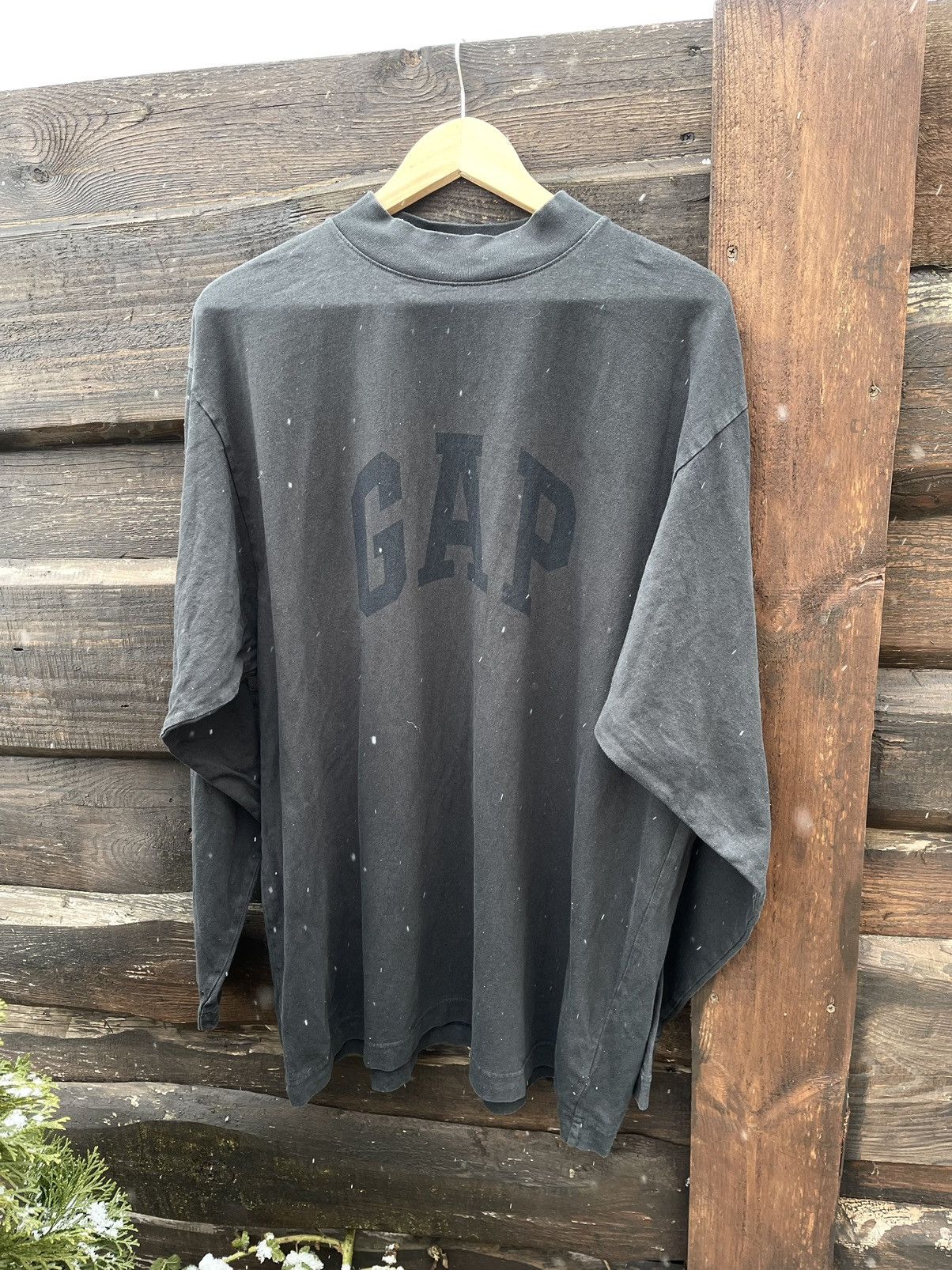 Balenciaga × Gap × Kanye West YEEZY GAP ENGINEERED BY BALENCIAGA DOVE LONGSLEEVE TEE BLACK Size US S / EU 44-46 / 1 - 6 Thumbnail