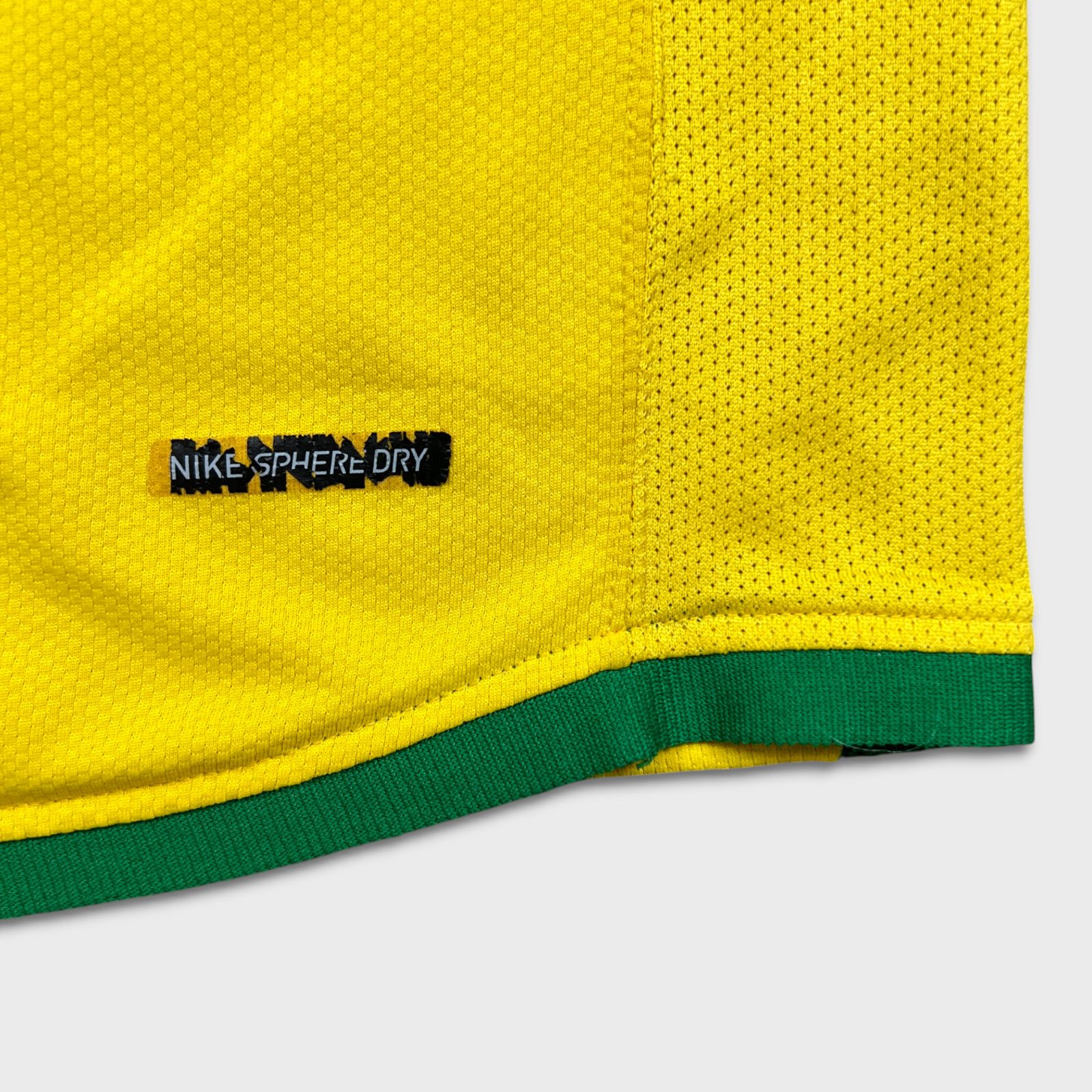 Nike VTG 2006 Nike Ronaldinho Brazil Soccer Jersey Large FIFA Cup Size US L / EU 52-54 / 3 - 5 Thumbnail