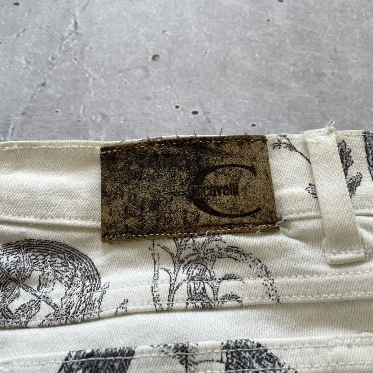 Japanese Brand × Just Cavalli Vintage Just Cavalli Snakes Printed White Jeans 28 size Size 28" / US 6 / IT 42 - 12 Thumbnail