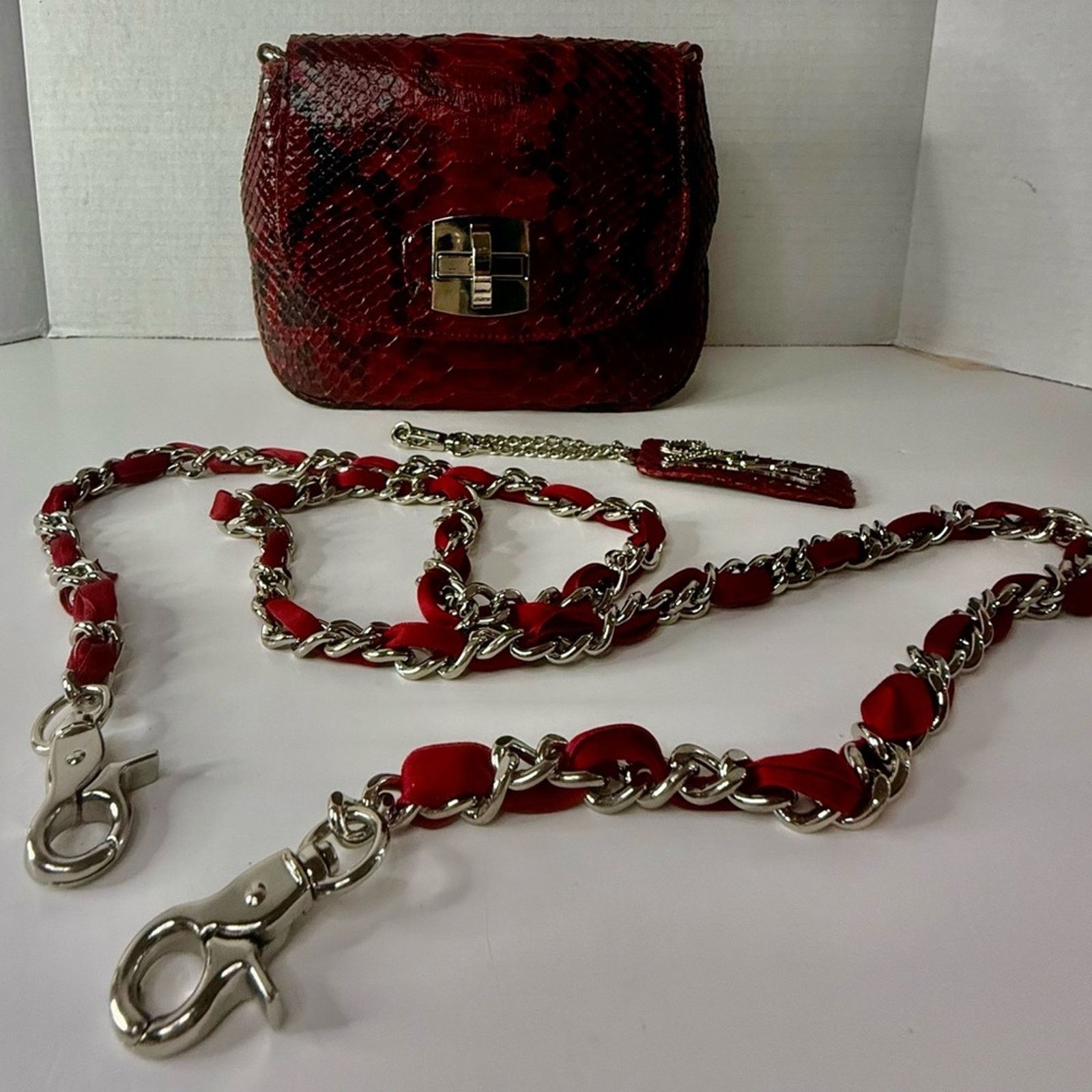 & Other Stories Ghilbi Red Snakeskin Crossbody Bag w?removable strap and tag Size ONE SIZE - 6 Thumbnail