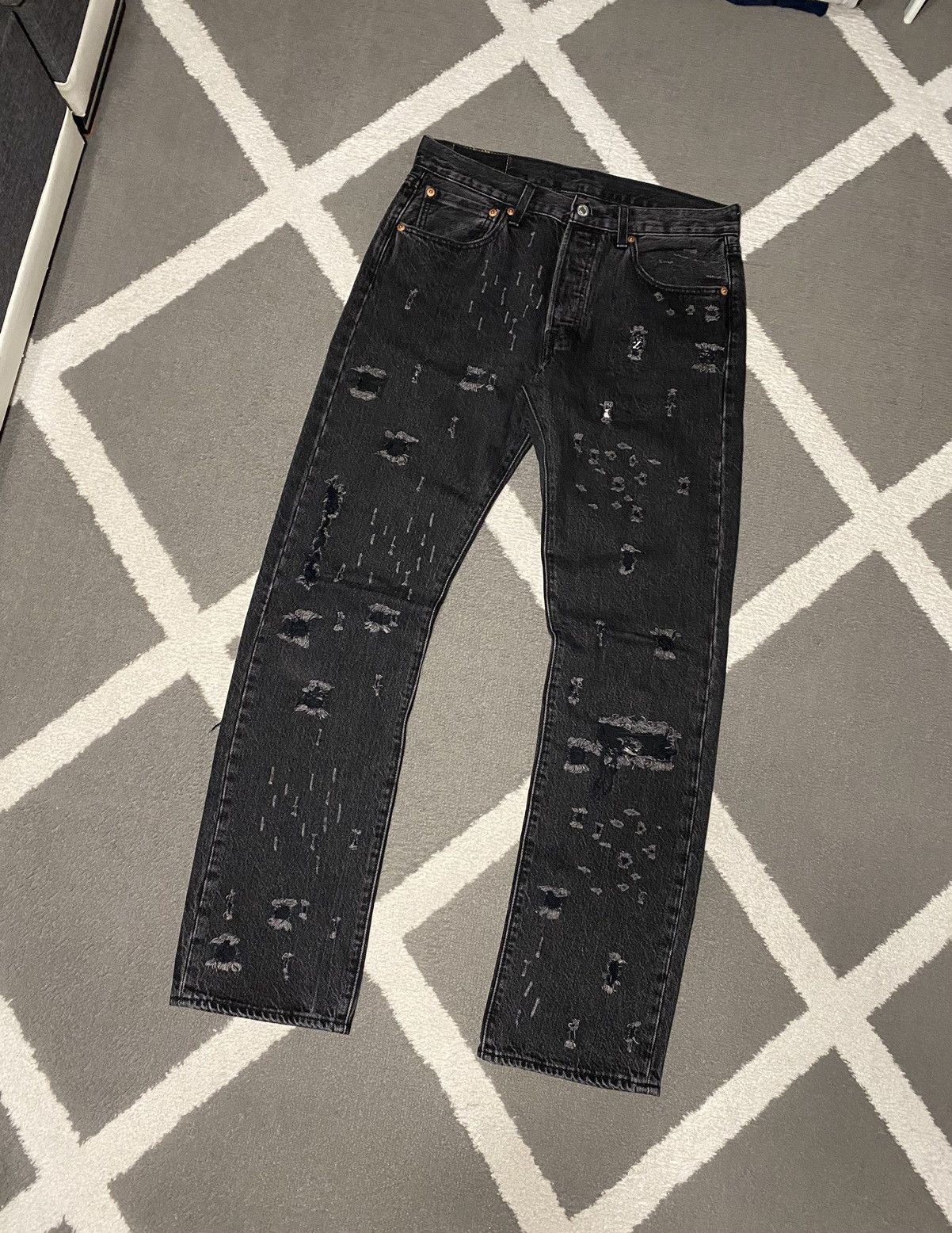 Levi's × Vintage Levi’s 501 Original Fit men’s Straight Fit Denim Jeans Size US 32 / EU 48 - 2 Thumbnail