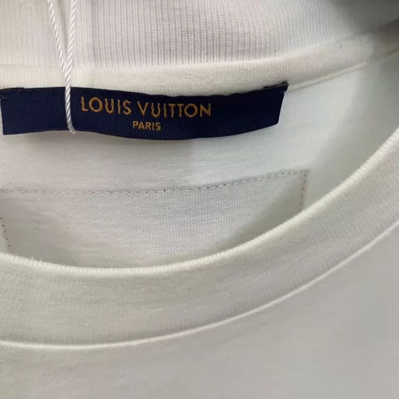 Louis Vuitton louis vuitton Embossed logo chest white short sleeve 2501- Size US M / EU 48-50 / 2 - 4 Thumbnail