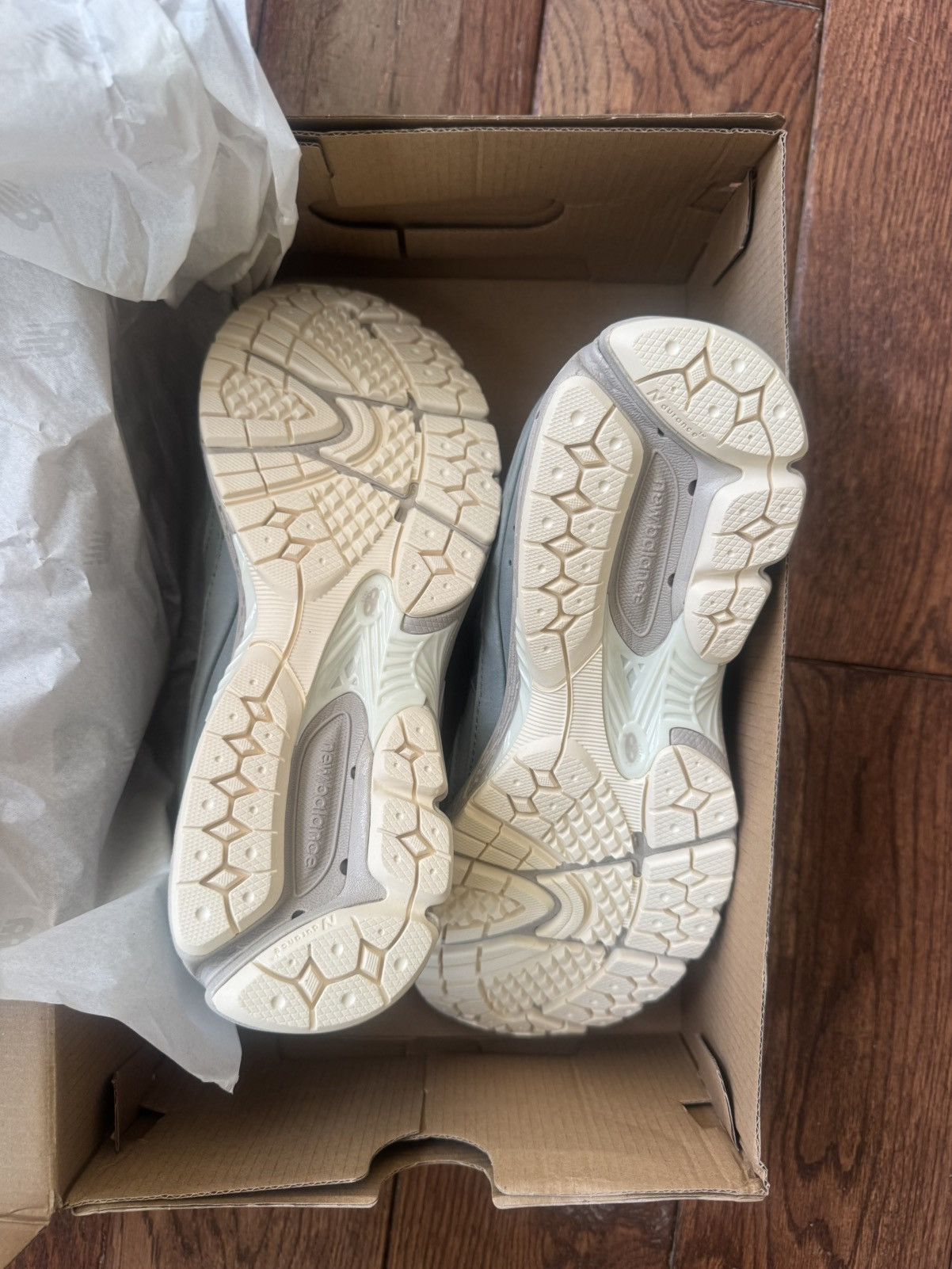 Kith × New Balance Kith New Balance 2002R Pistachio Size US 8.5 / EU 41-42 - 2 Thumbnail