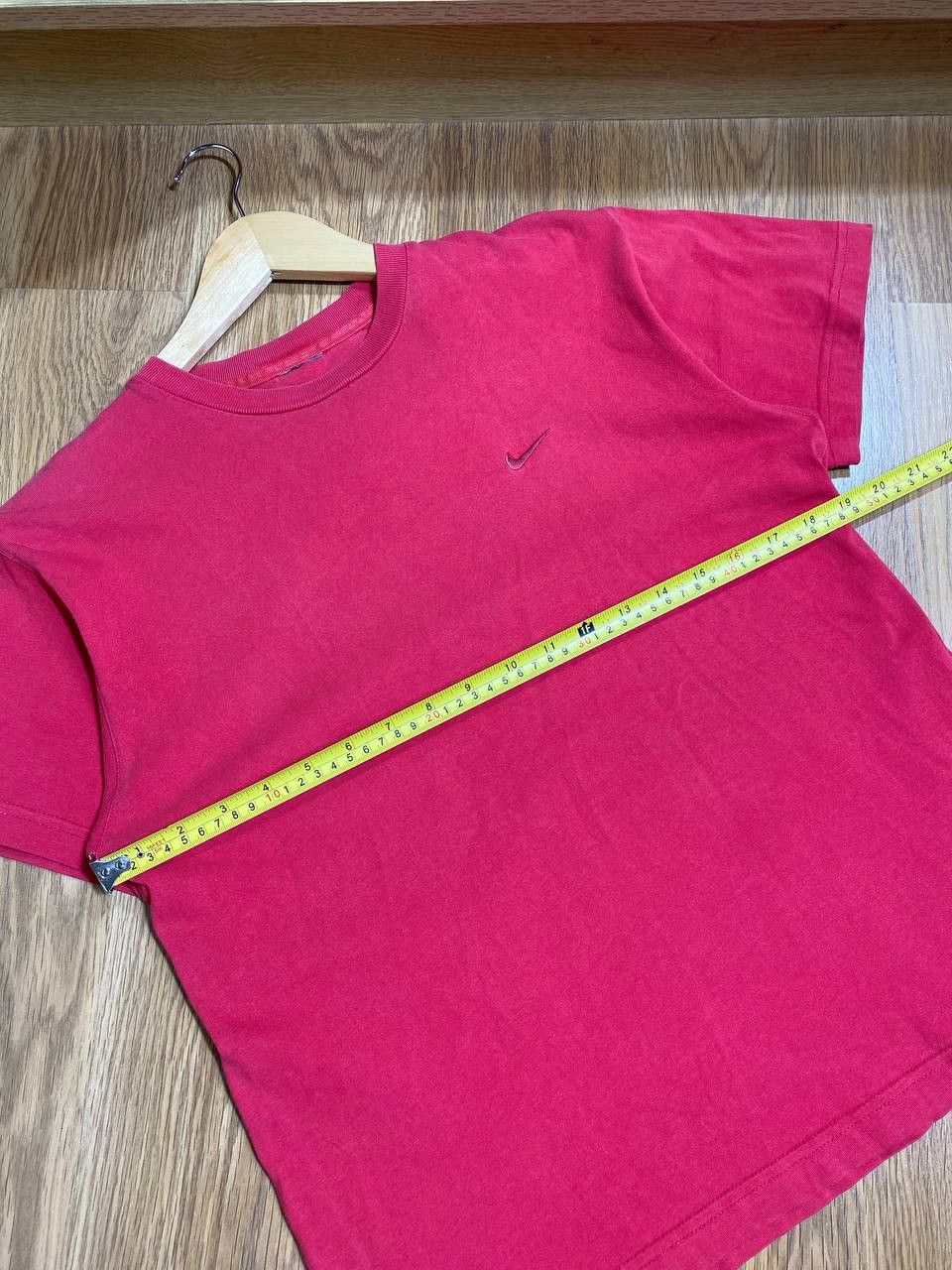 Nike × Vintage Vintage T-Shirt Nike Centre Logo Swoosh Y2k Style Size US S / EU 44-46 / 1 - 8 Thumbnail