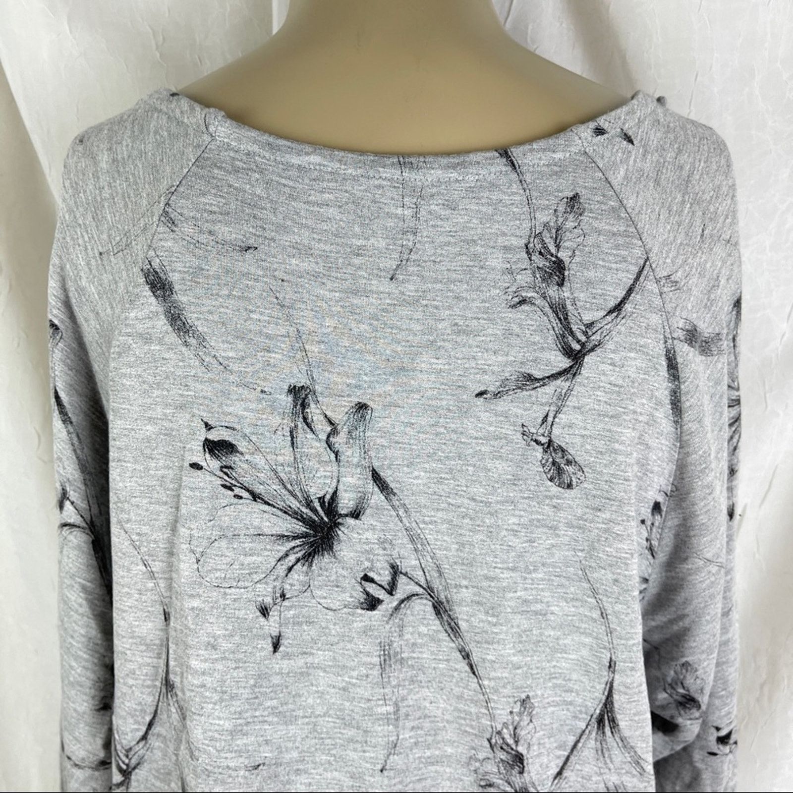Forever 21 Forever 21 Heather Grey Floral Slouch Dolman Sleeve Shirt XS Size XS / US 0-2 / IT 36-38 - 11 Thumbnail