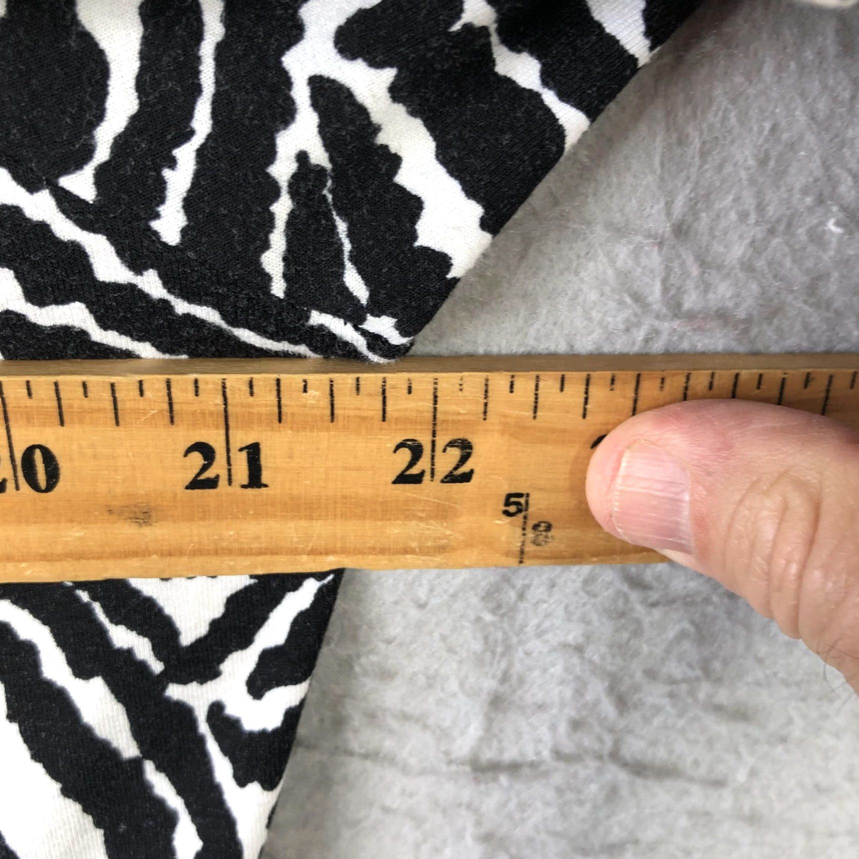 Vintage Jillian Jones Blouse Tunic Womens 2X Black White Zebra Print V-Neck Stretch Top Size XXL / US 16-18 / IT 52-54 - 3 Thumbnail
