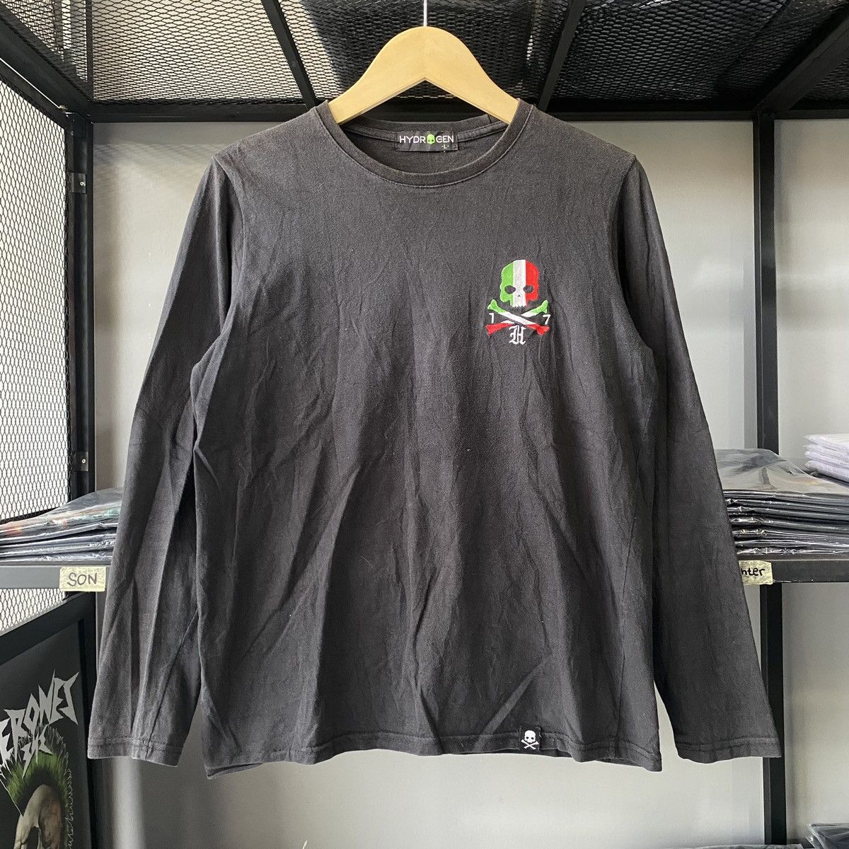 HYDROGEN × Japanese Brand Hydrogen Italy Cross Bone Skull Logo Long Sleeve Size US L / EU 52-54 / 3 - 1 Thumbnail