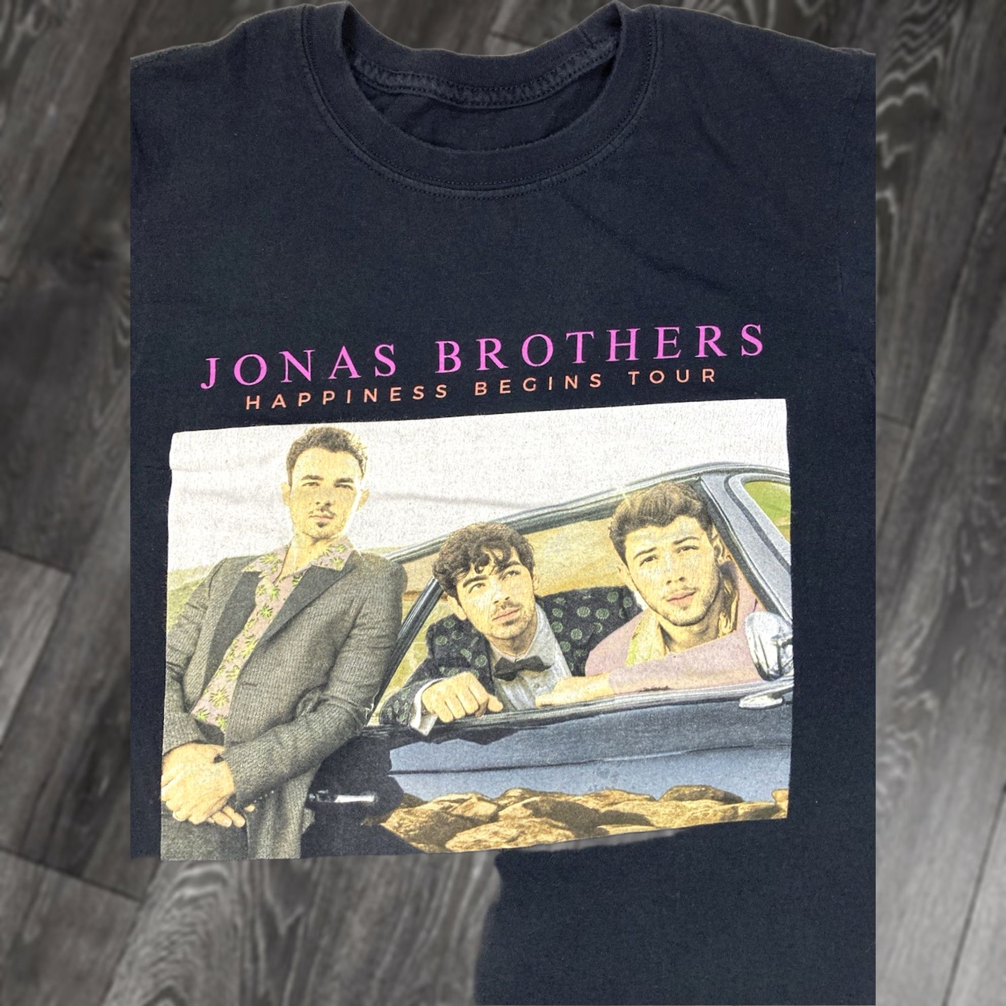 Tultex VINTAGE Jonas Brothers Happiness Begins 2019 Graphic T-shirt Women Small Black Music Shirt Size S / US 4 / IT 40 - 1 Thumbnail