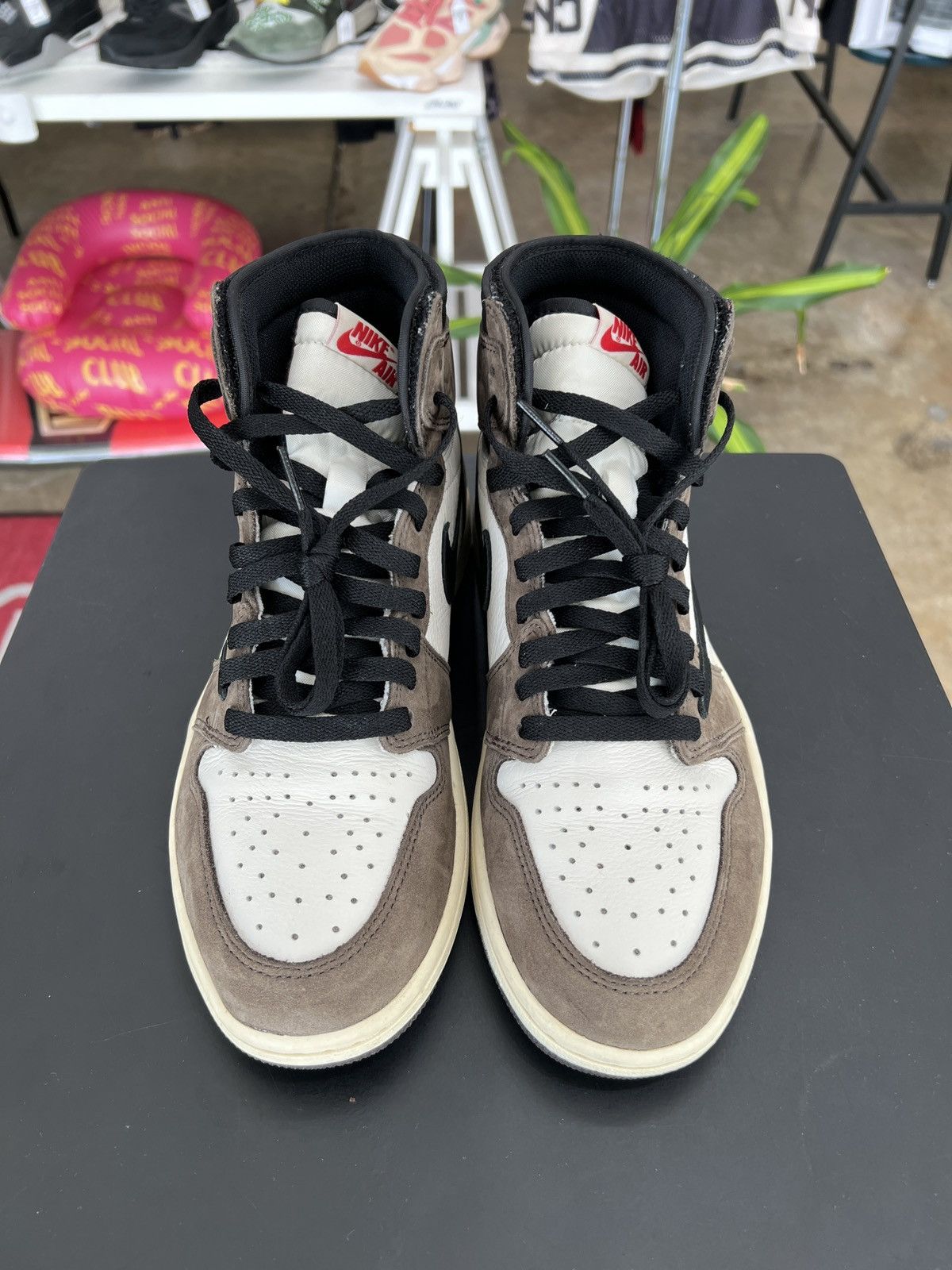 Jordan Brand × Travis Scott Air Jordan 1 High Travis Scott Mocha Sz. 9.5 (2019) Size US 9 / EU 42 - 2 Thumbnail