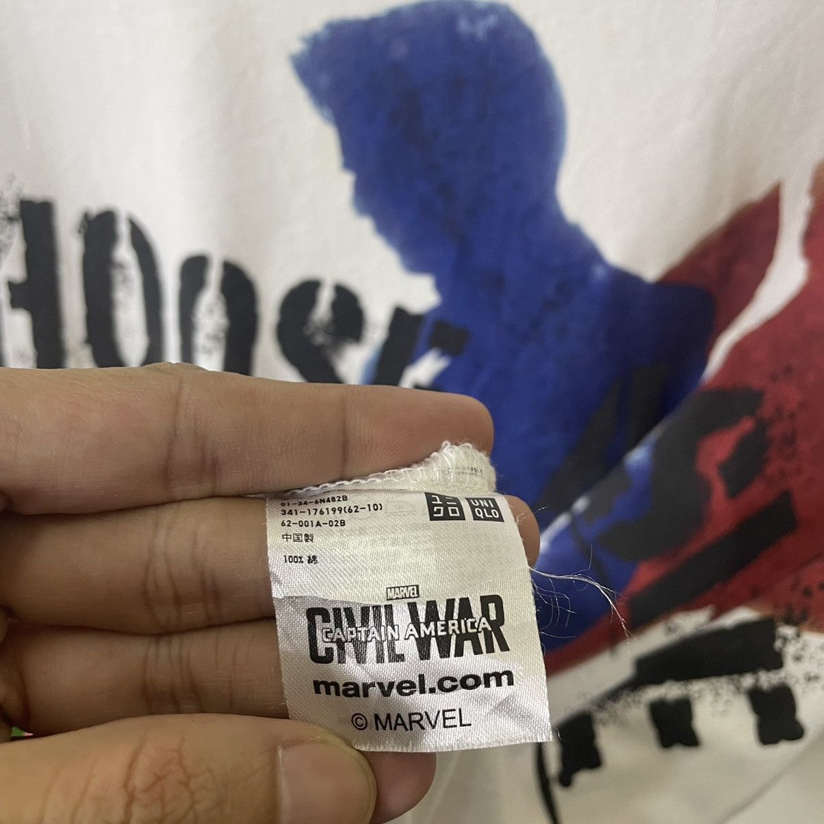 Marvel Comics × Uniqlo UT Uniqlo X Marvel Captain America Iron Man Civil War Tee Size US XL / EU 56 / 4 - 5 Thumbnail