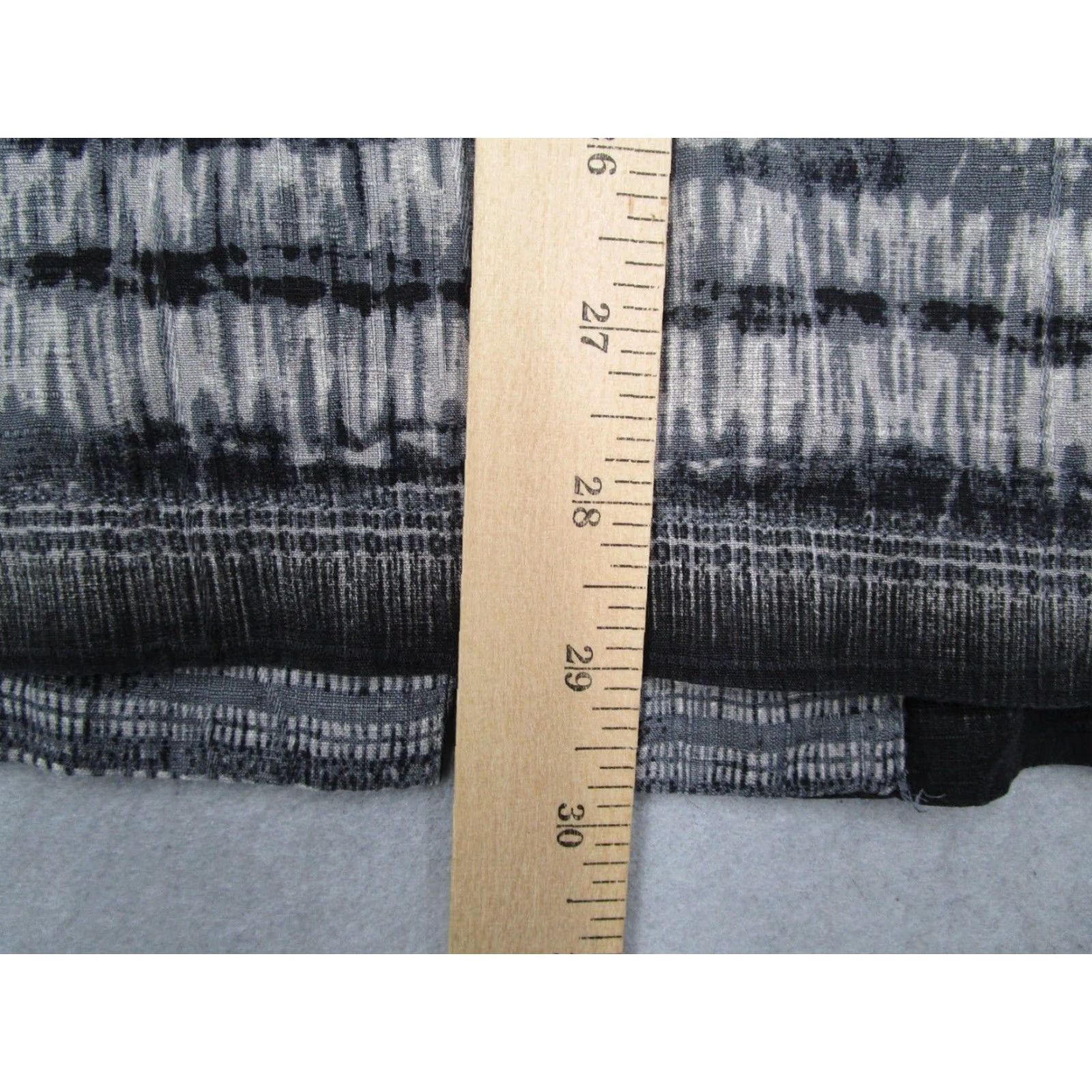 Tommy Bahama Tommy Bahama Shirt Mens Large Gray Silk Camp Button Up Hawaiian Tiki Abstract Geometric Pattern 100% Silk All Seasons Size US L / EU 52-54 / 3 - 7 Thumbnail