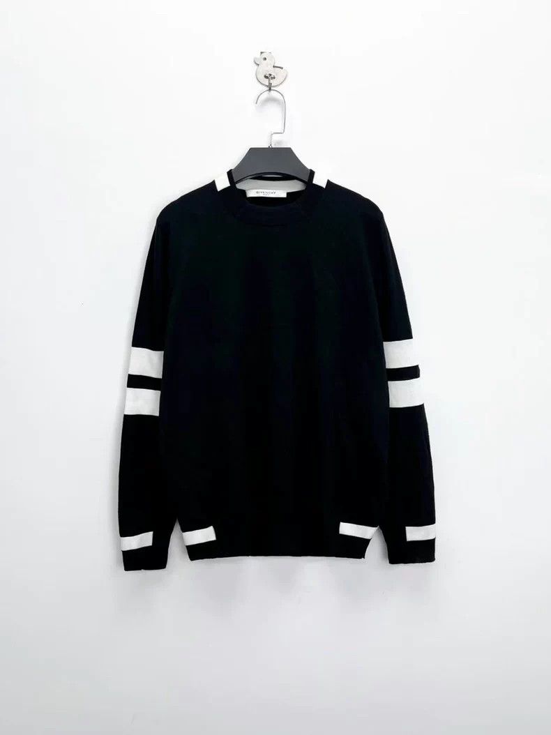Givenchy Black and white striped knitted sweater