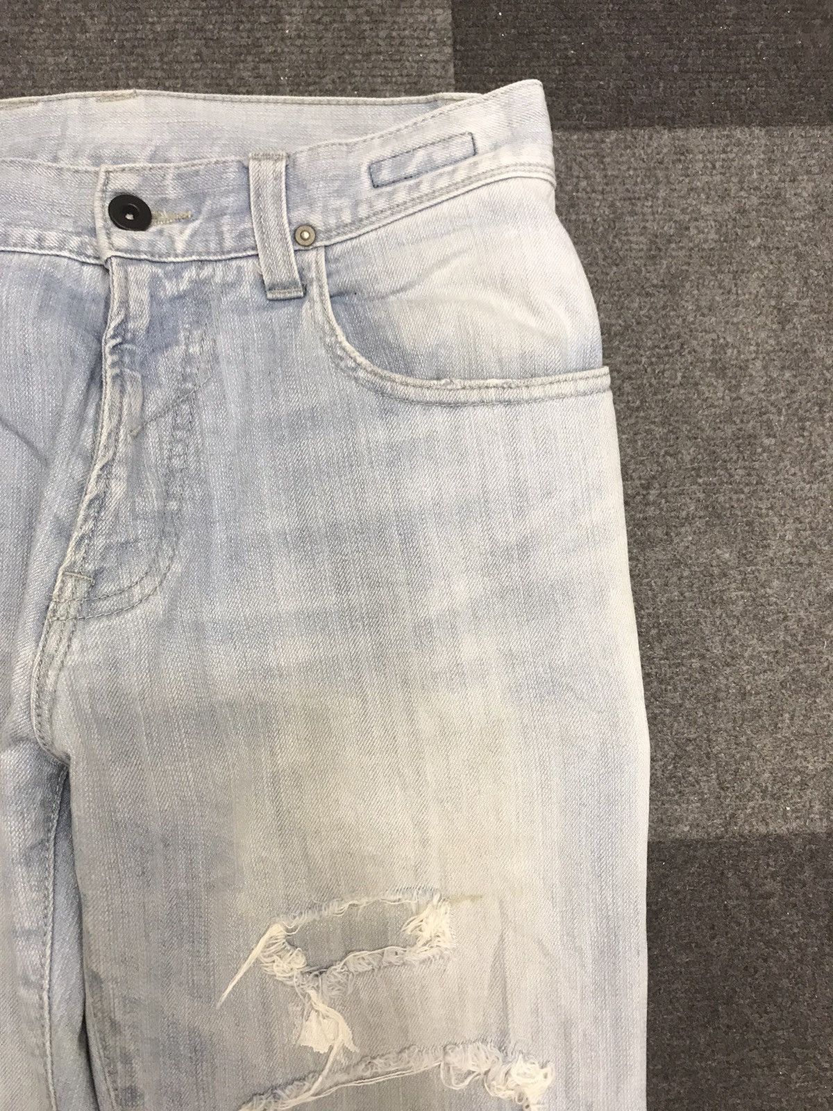 Japanese Brand 💥DESIGNER💥 PLAGPLAG Light Wash Skinny Distresed Denim F219 Size US 30 / EU 46 - 3 Thumbnail