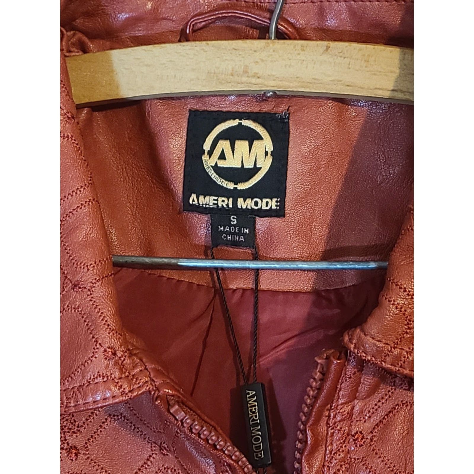 Vintage Ameri Mode Dark Red Faux Leather Jacket Women Boho Mid-Length Full Zip Collared Size S New with Tags Size S / US 4 / IT 40 - 3 Thumbnail