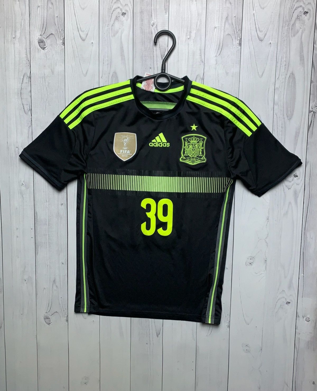 Adidas × Vintage Vintage adidas Spain soccer jersey 39 Bellerin size Xs Size US XS / EU 42 / 0 - 2 Thumbnail
