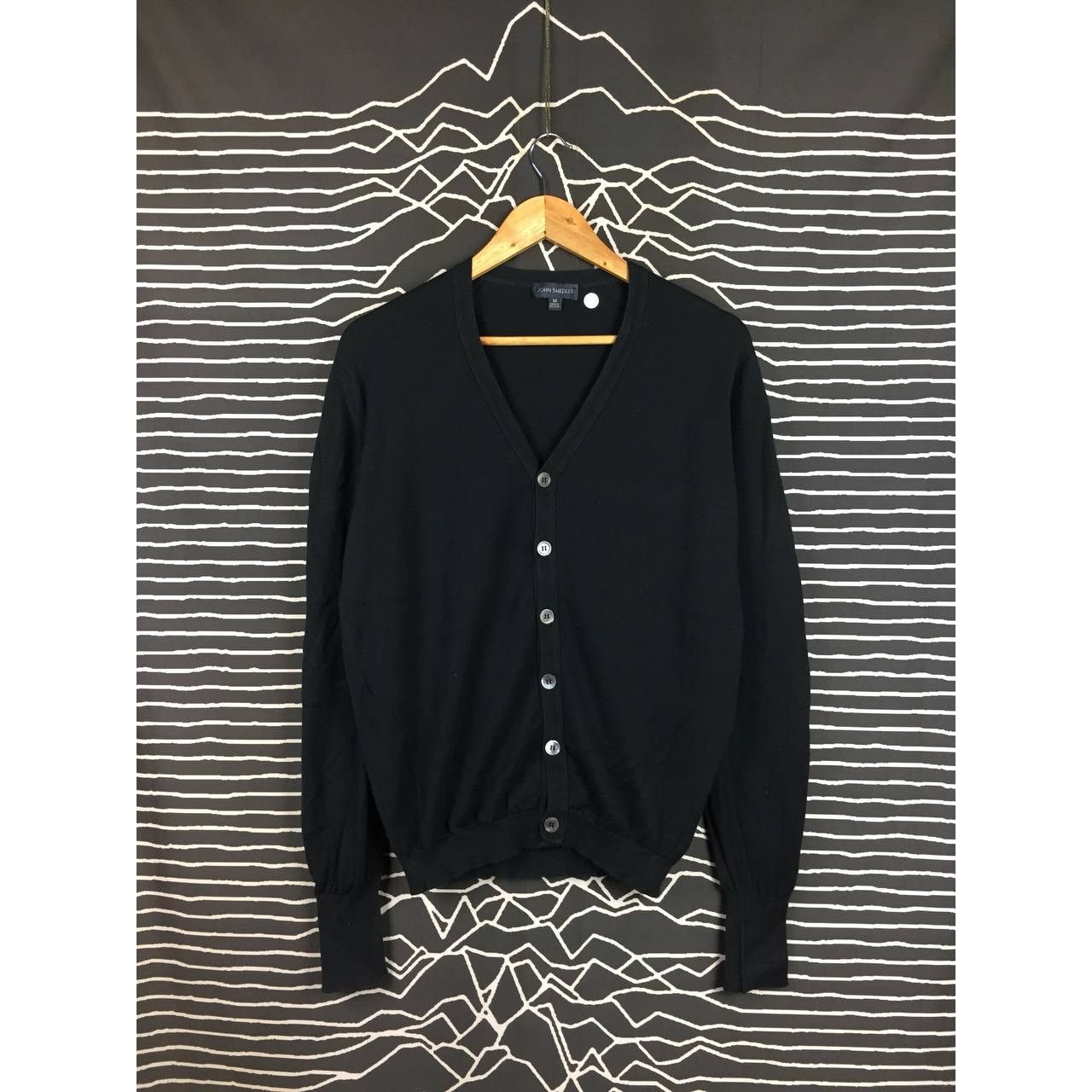 John Smedley John Smedley Made In England Buttoned V-Neck Cardigan Size US M / EU 48-50 / 2 - 2 Thumbnail