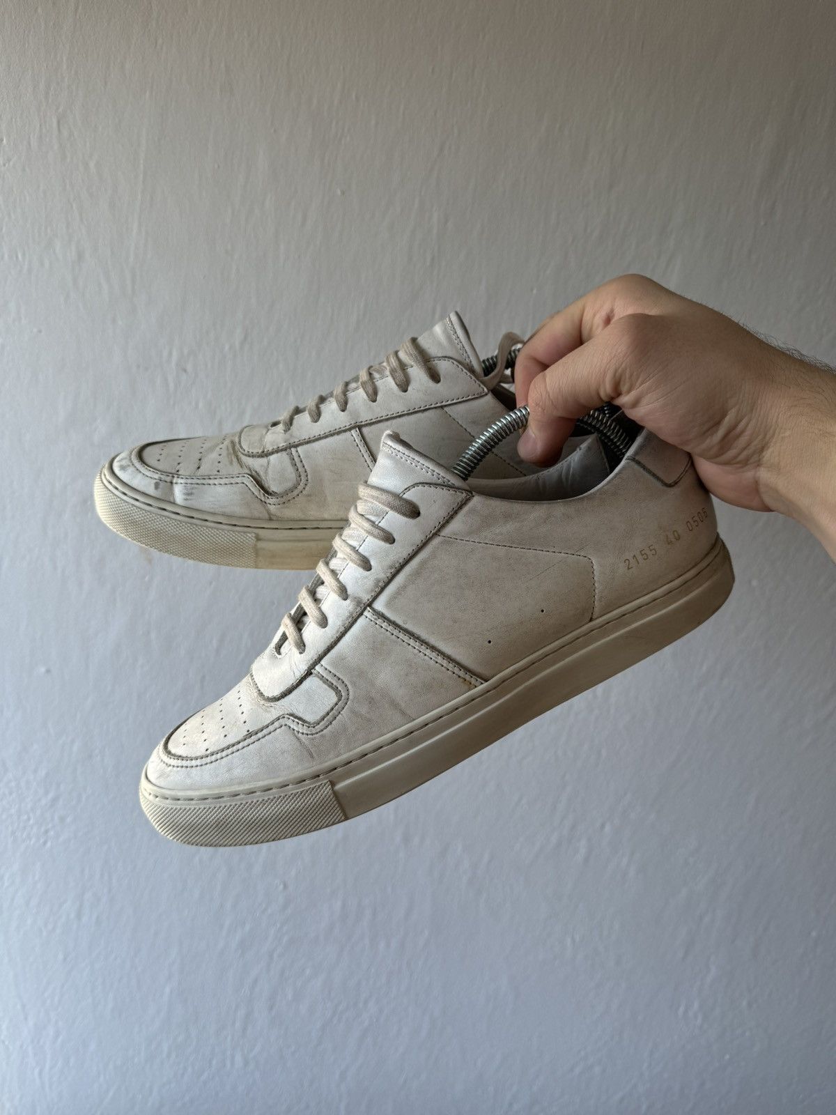 Common Projects Common Projects Bball Distressed Low Leather Sneakers Size US 7 / EU 40 - 2 Thumbnail