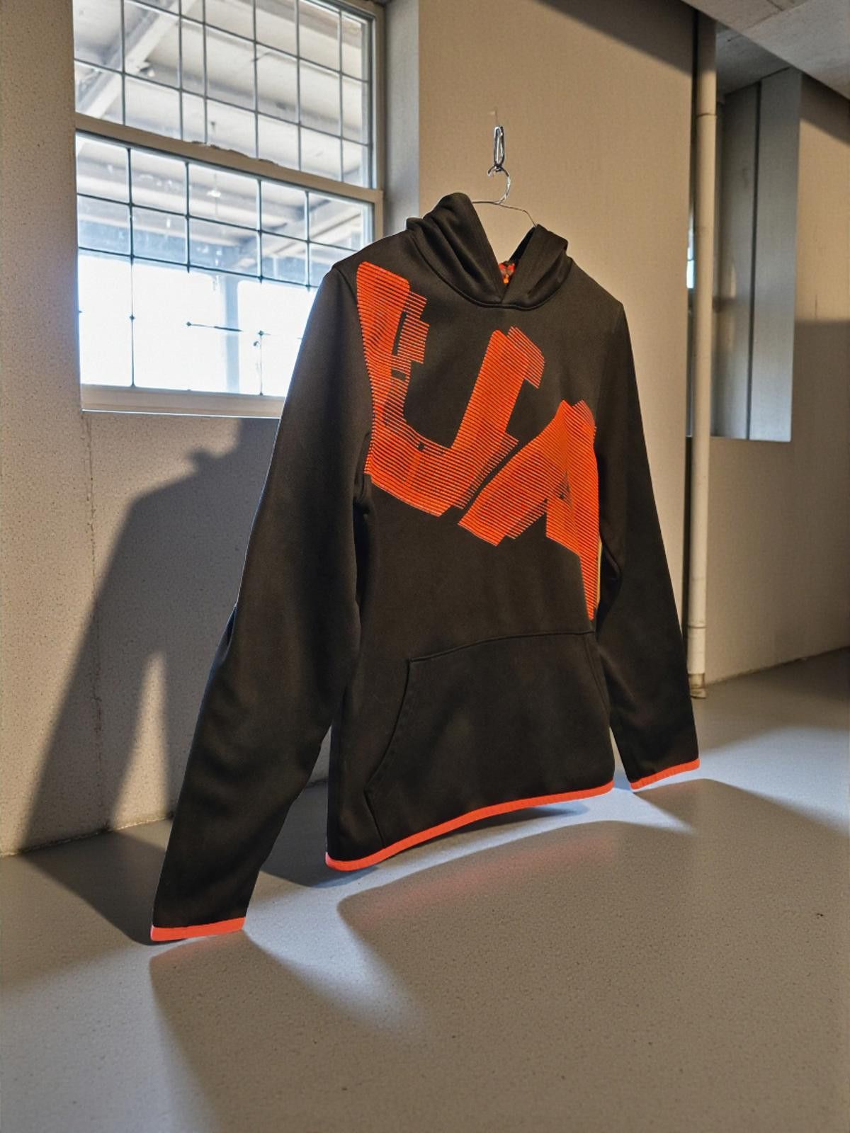 Under Armour Under Armour Youth Large Hoodie Black with Orange Accents Size US L / EU 52-54 / 3 - 4 Thumbnail