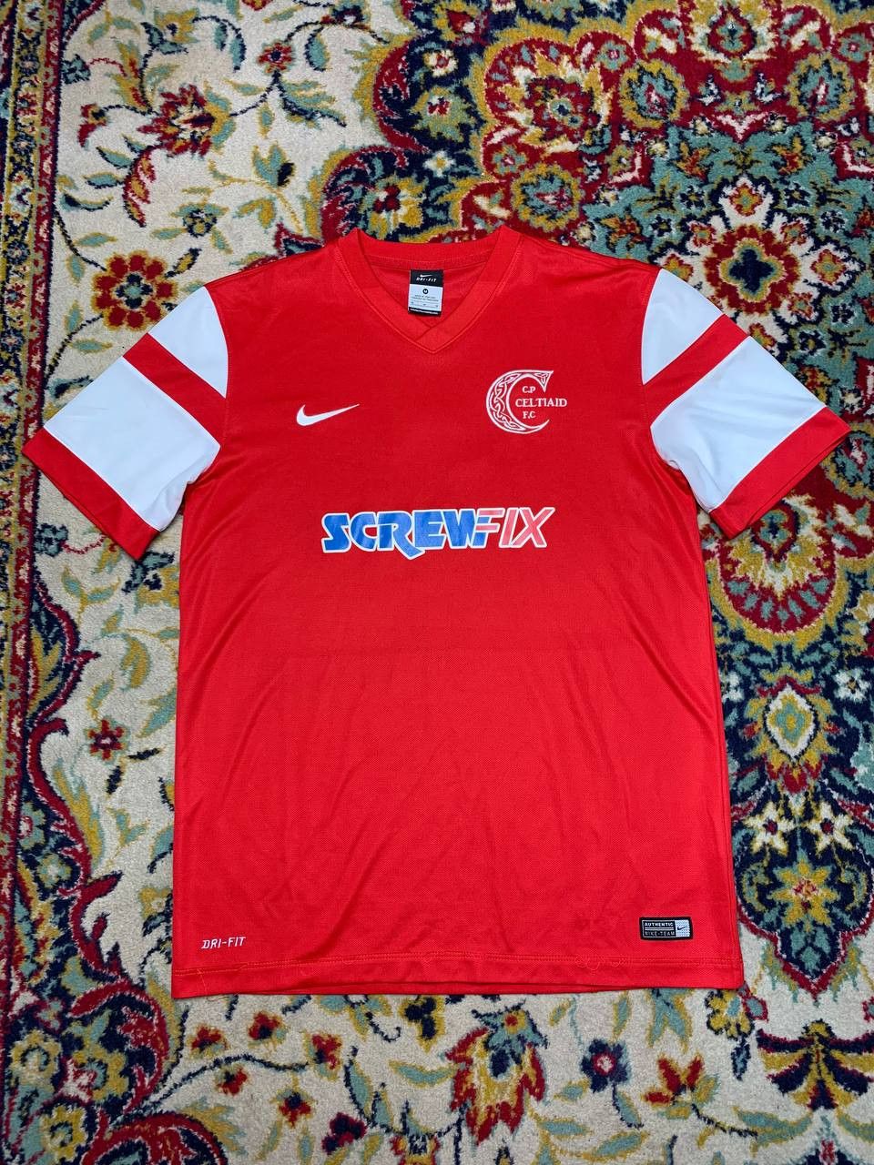 Nike Football shirt nike celtiaid soccer jersey Size US M / EU 48-50 / 2 - 1 Thumbnail