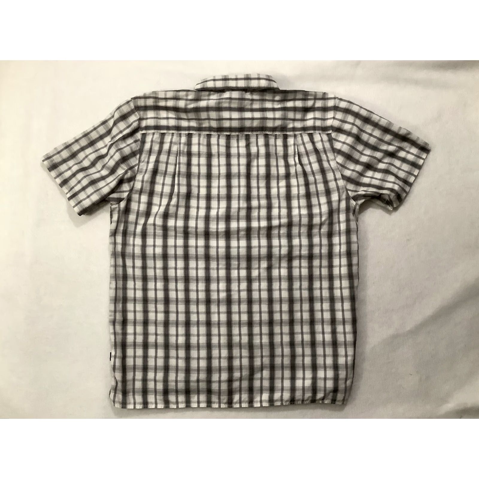 The North Face VINTAGE The North Face Shirt Plaid Short Sleeve Pocket Mens L Gray White Button-Down Collared Size US L / EU 52-54 / 3 - 6 Thumbnail