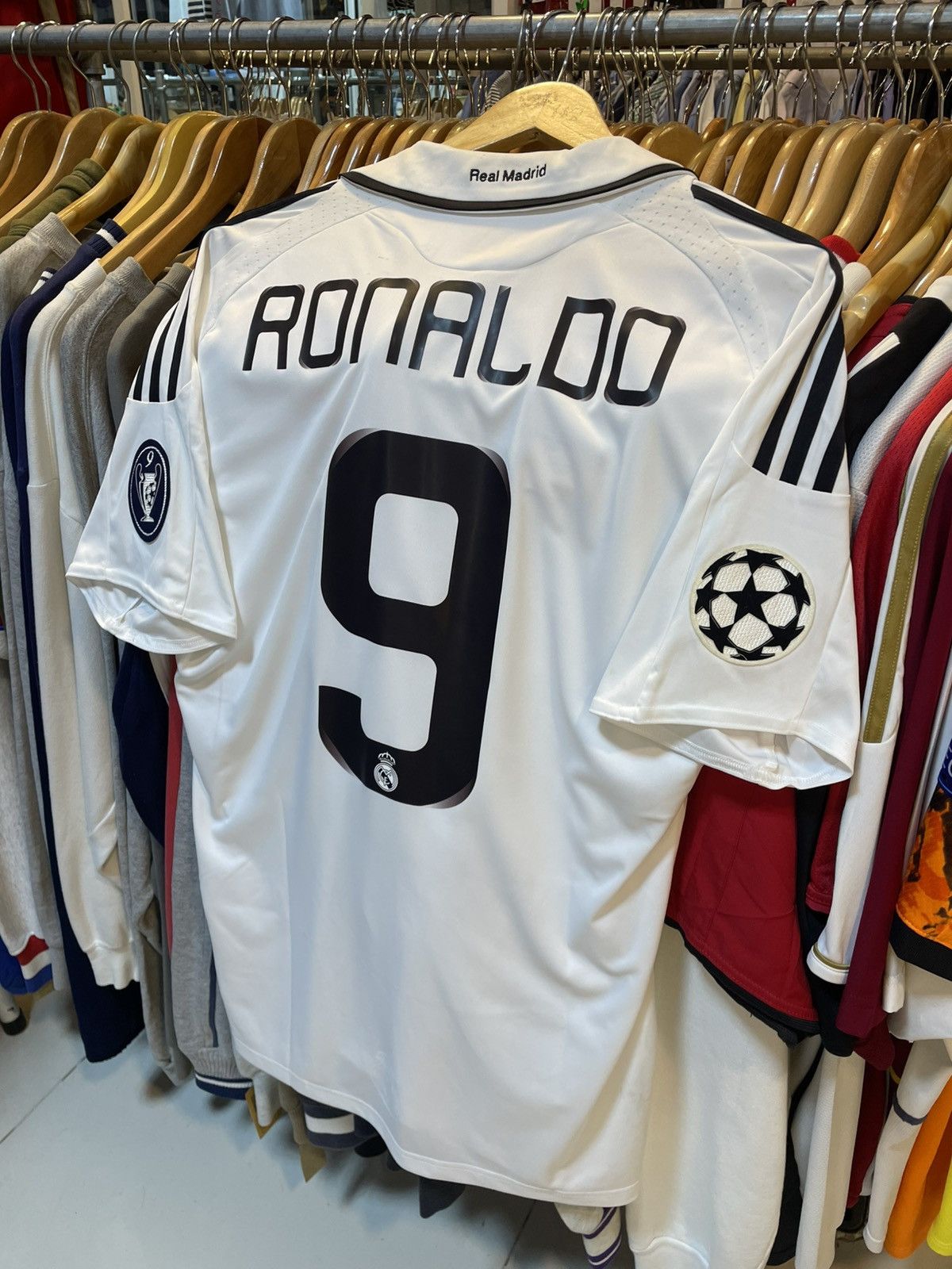 Adidas × Vintage 2009 Real Madrid CR7 Home Kit Size US L / EU 52-54 / 3 - 1 Thumbnail
