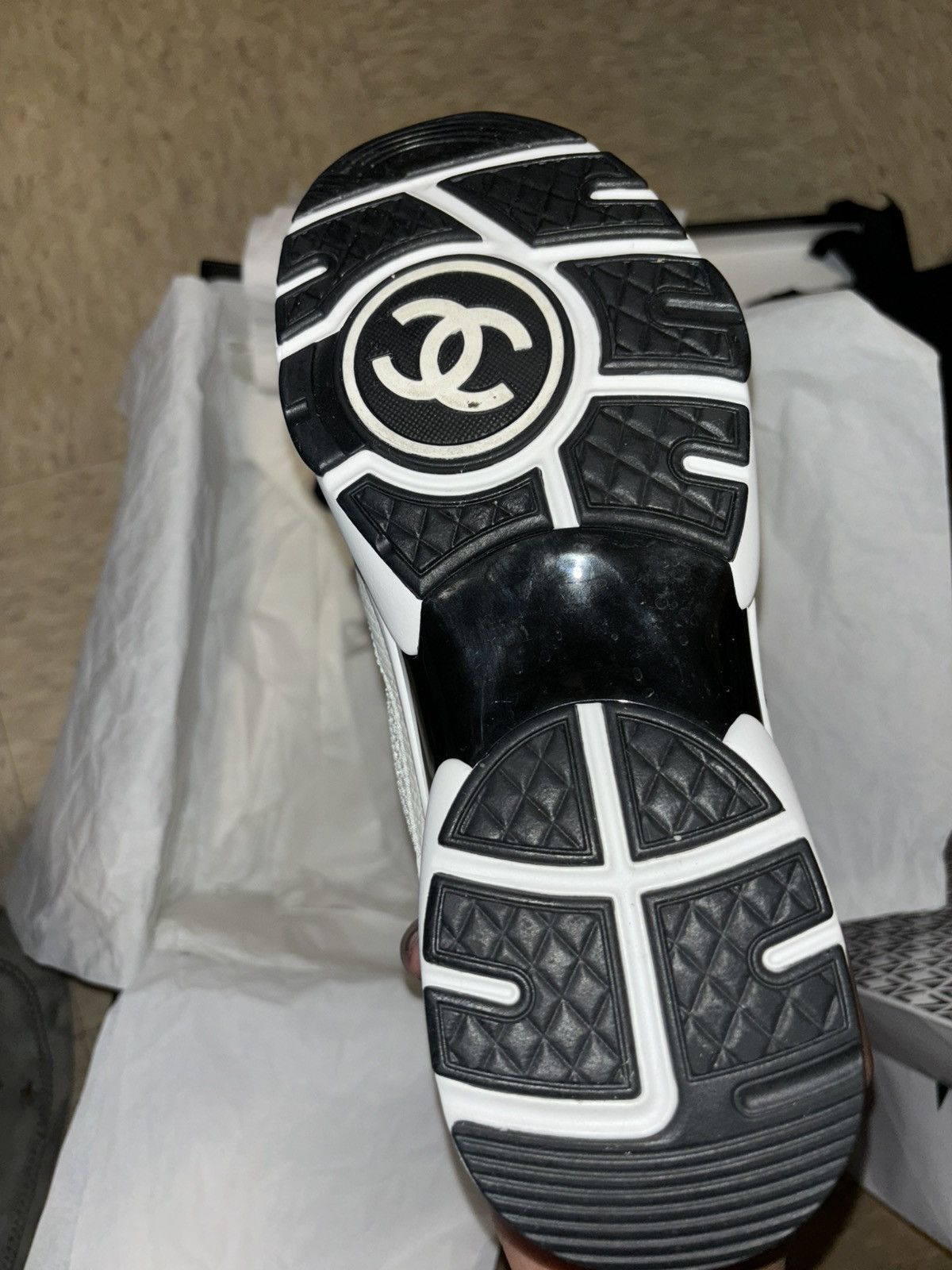 Chanel Chanel Wmns CC Logo Sneaker 'White Black' Size US 7 / EU 40 - 3 Thumbnail