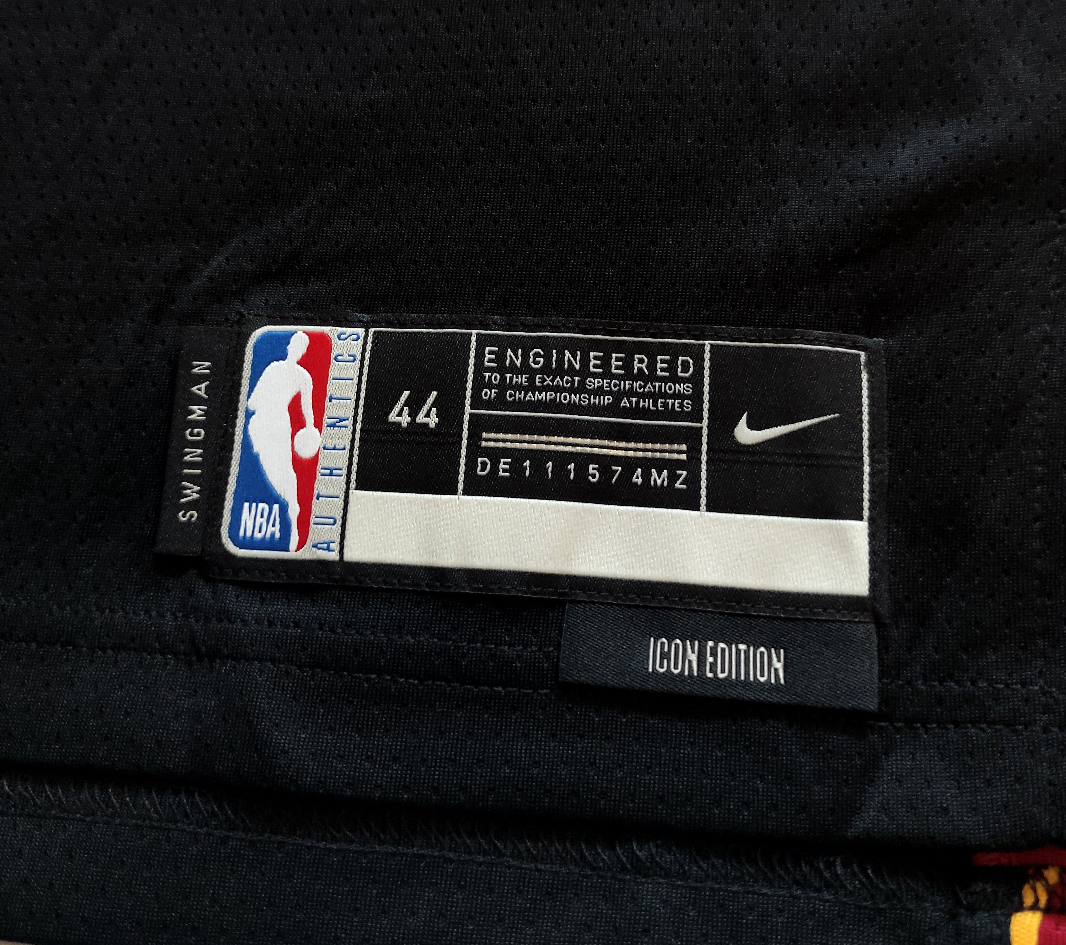 Nike MIAMI HEAT BUTLER SWINGMAN ICON EDITION 2022/23 DN2011-010 Size US M / EU 48-50 / 2 - 5 Thumbnail