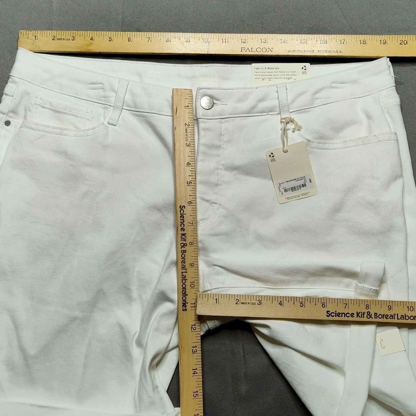 Vintage ANA Women Petite 18P White Mid-Rise Bermuda Shorts 8" Inseam NEW Size 40" / US 18 - 5 Thumbnail