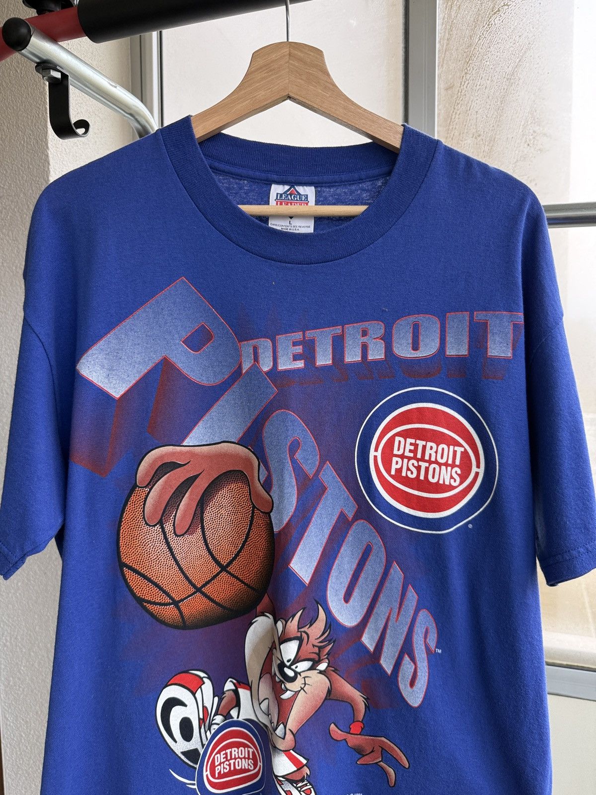 Warner Bros Vintage Warner Brothers 1995 Baz Detroit Pistons T Shirt Size US L / EU 52-54 / 3 - 2 Thumbnail