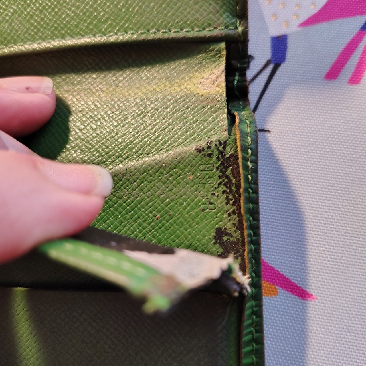 Louis Vuitton Louis Vuitton Epi leather wallet in green. Size ONE SIZE - 9 Thumbnail