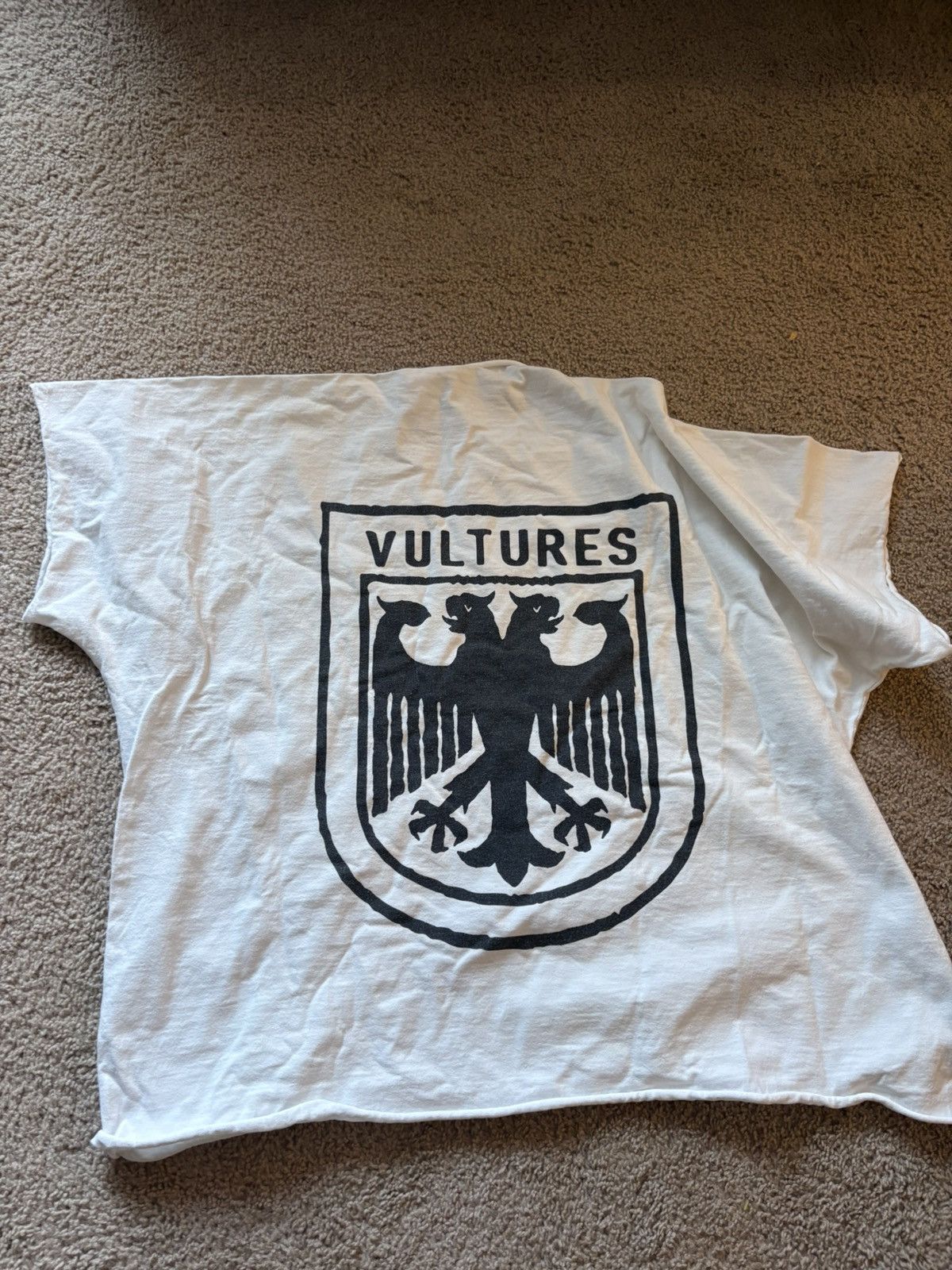 Yeezy YZY YEEZY “VULTURES” EAGLE SHIRT SIZE 2 Size US M / EU 48-50 / 2 - 1 Thumbnail