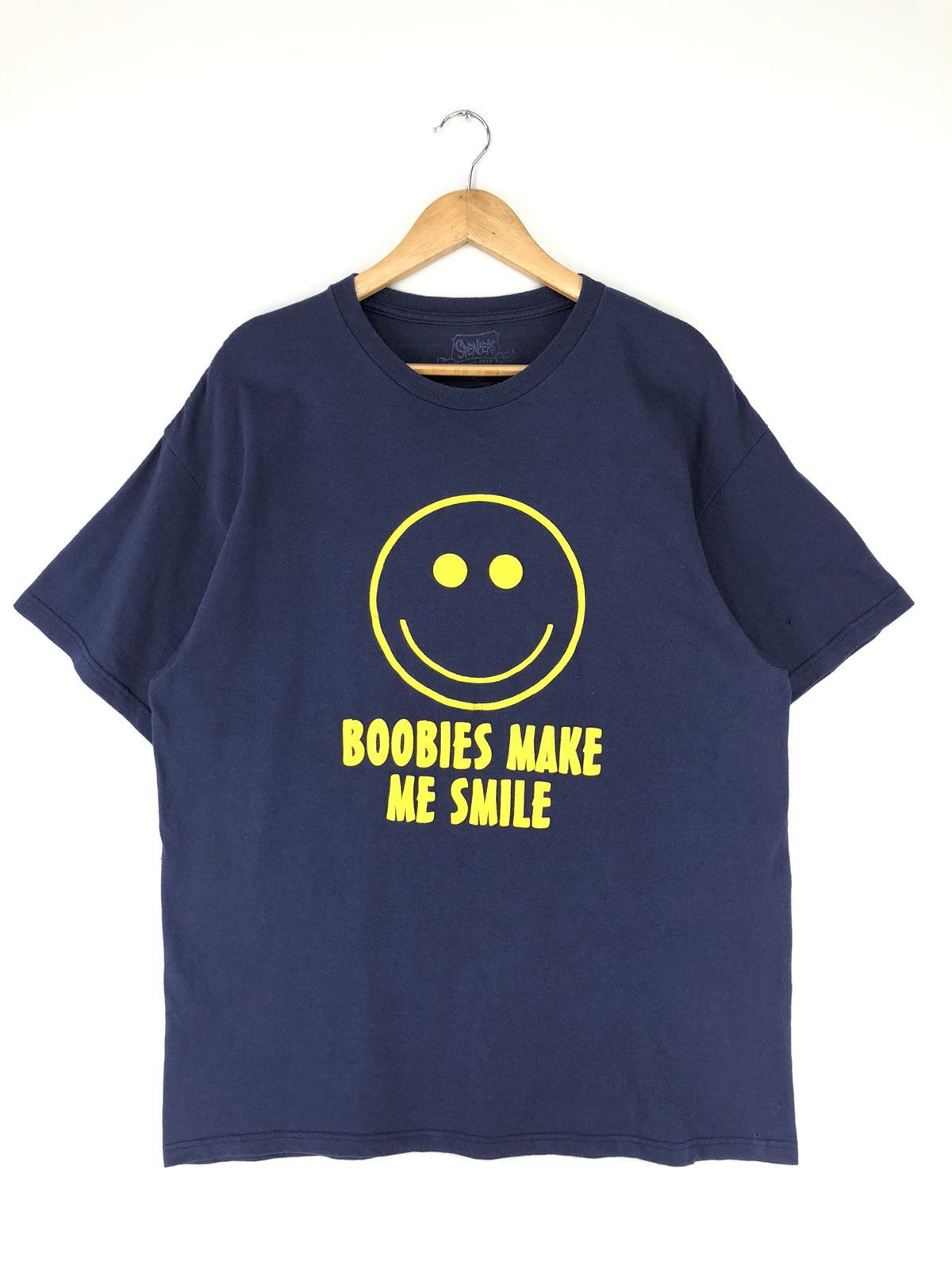 Hook-Ups × Japanese Brand Japanese Brand Spencer's Boobies Make Me Smile Logo Tshirt Size US XL / EU 56 / 4 - 1 Thumbnail