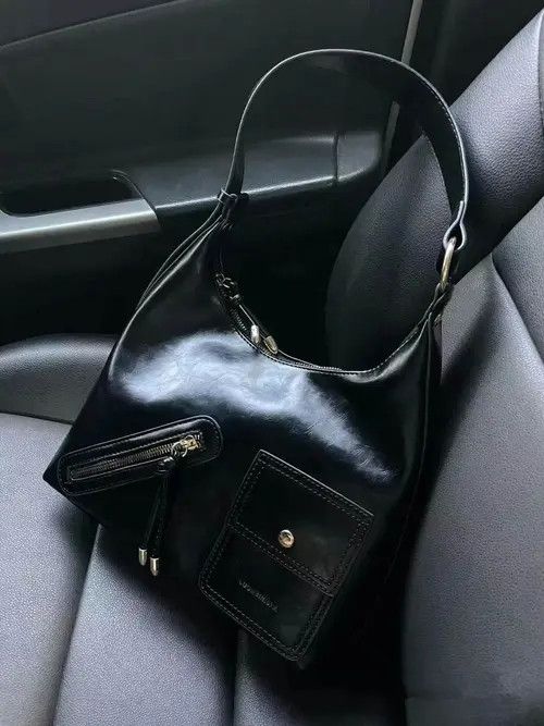 Black shoulder bag