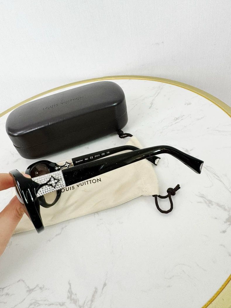 Louis Vuitton Louis Vuitton Sunglasses with Case and Accessories -2505 Size ONE SIZE - 7 Thumbnail